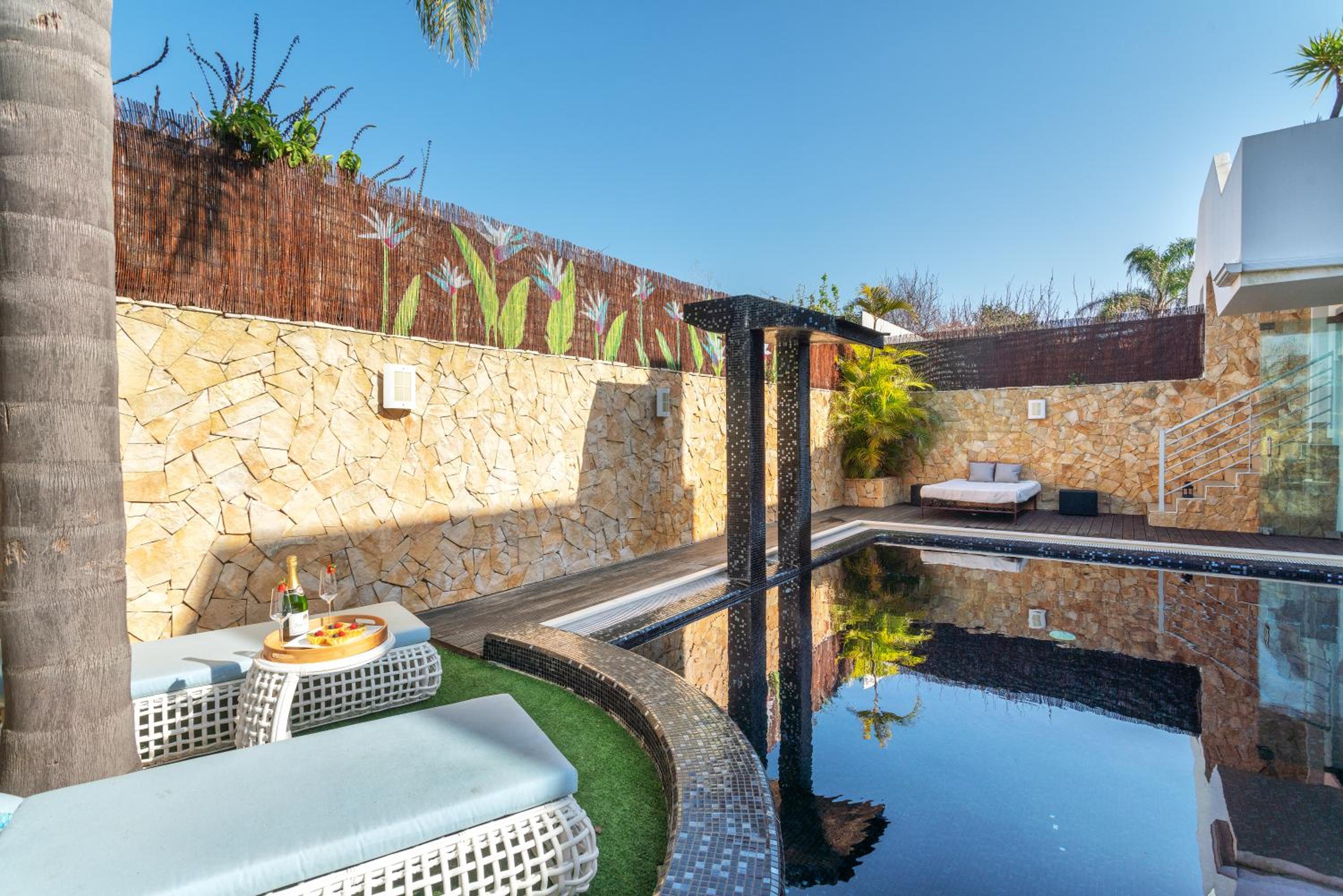 Host Wise - Luxurious House with Private Salt Pool view 5