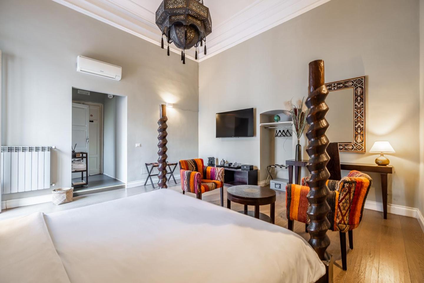 Vittorio's Luxury en Bari — hotel room