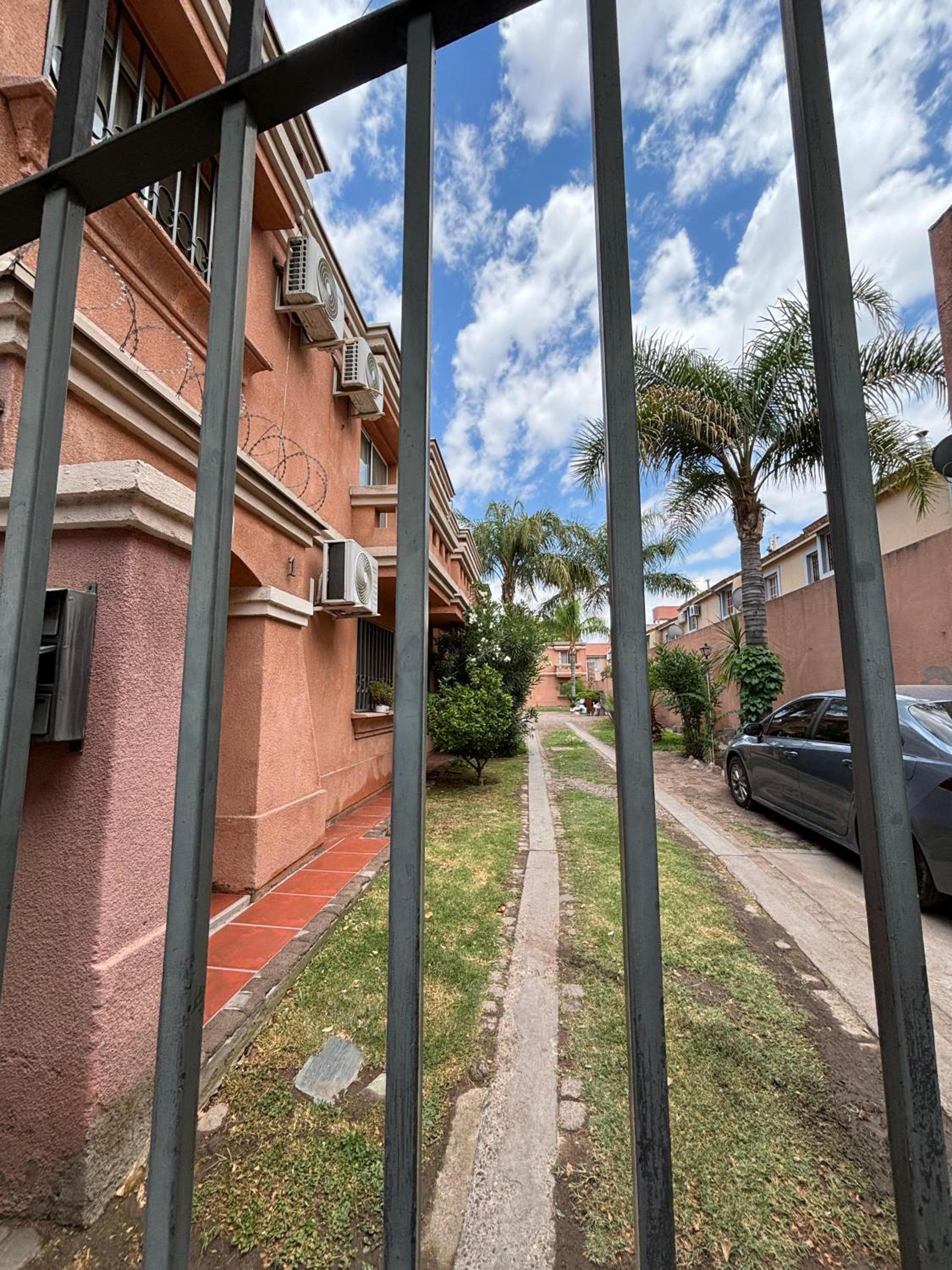 DUPLEX COMPLEJO PRIVADO