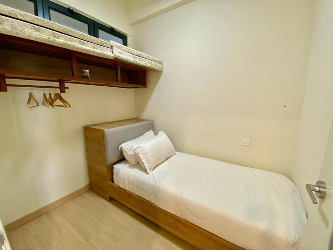 Cemara Rose Suite, Timur Bay Residence photo 7