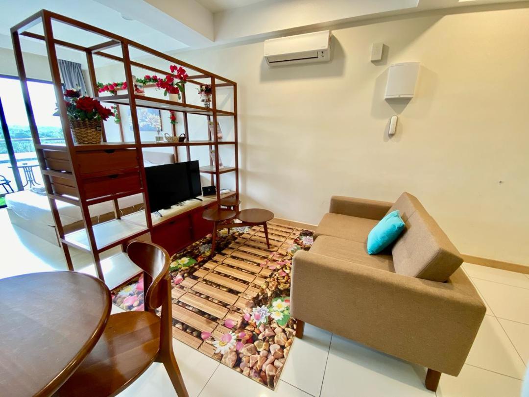 Cemara Rose Suite, Timur Bay Residence photo 4