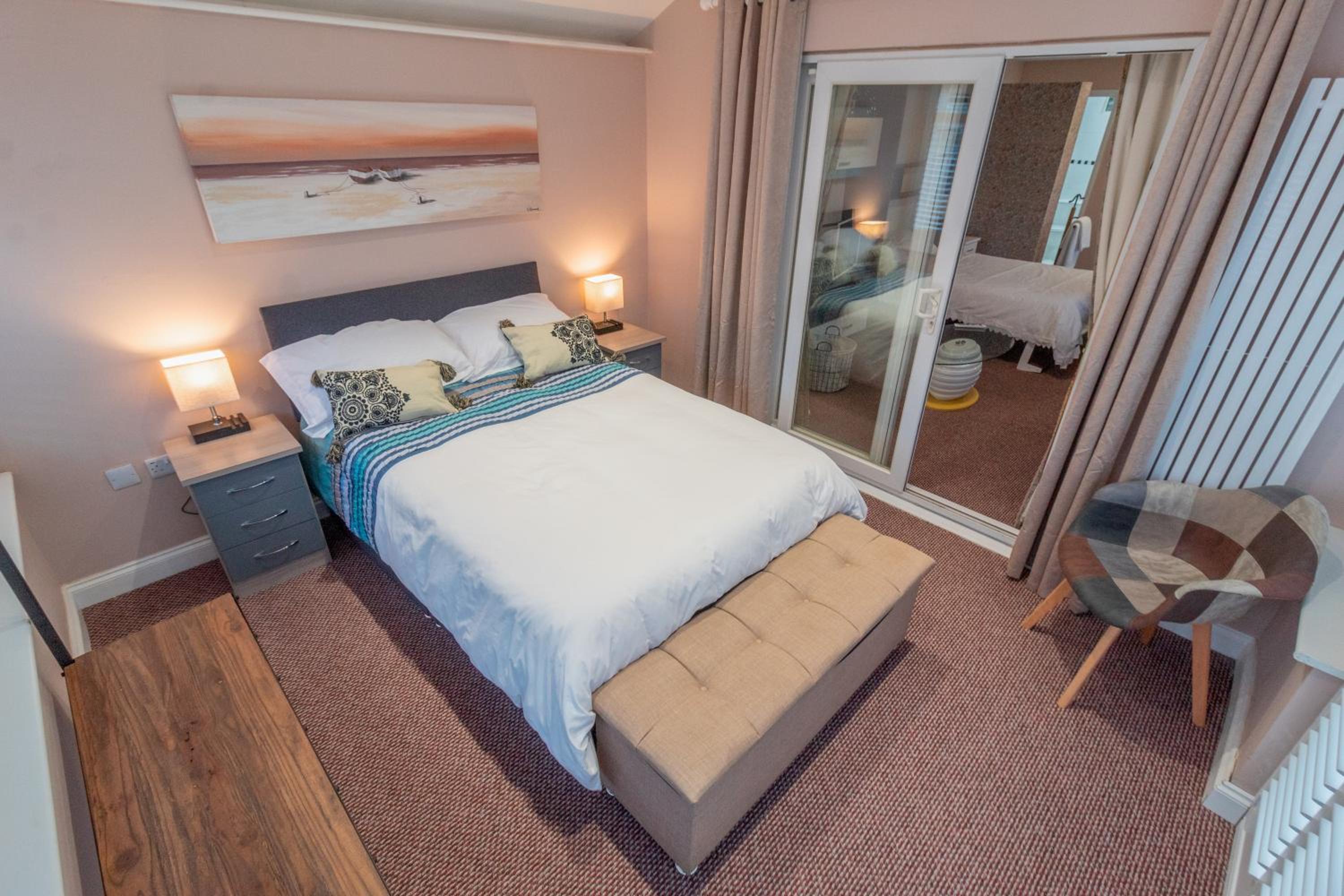 Spalding Town Centre - 2 Person - Self Contained - Self Catering 1 or 2 Doubles view 2