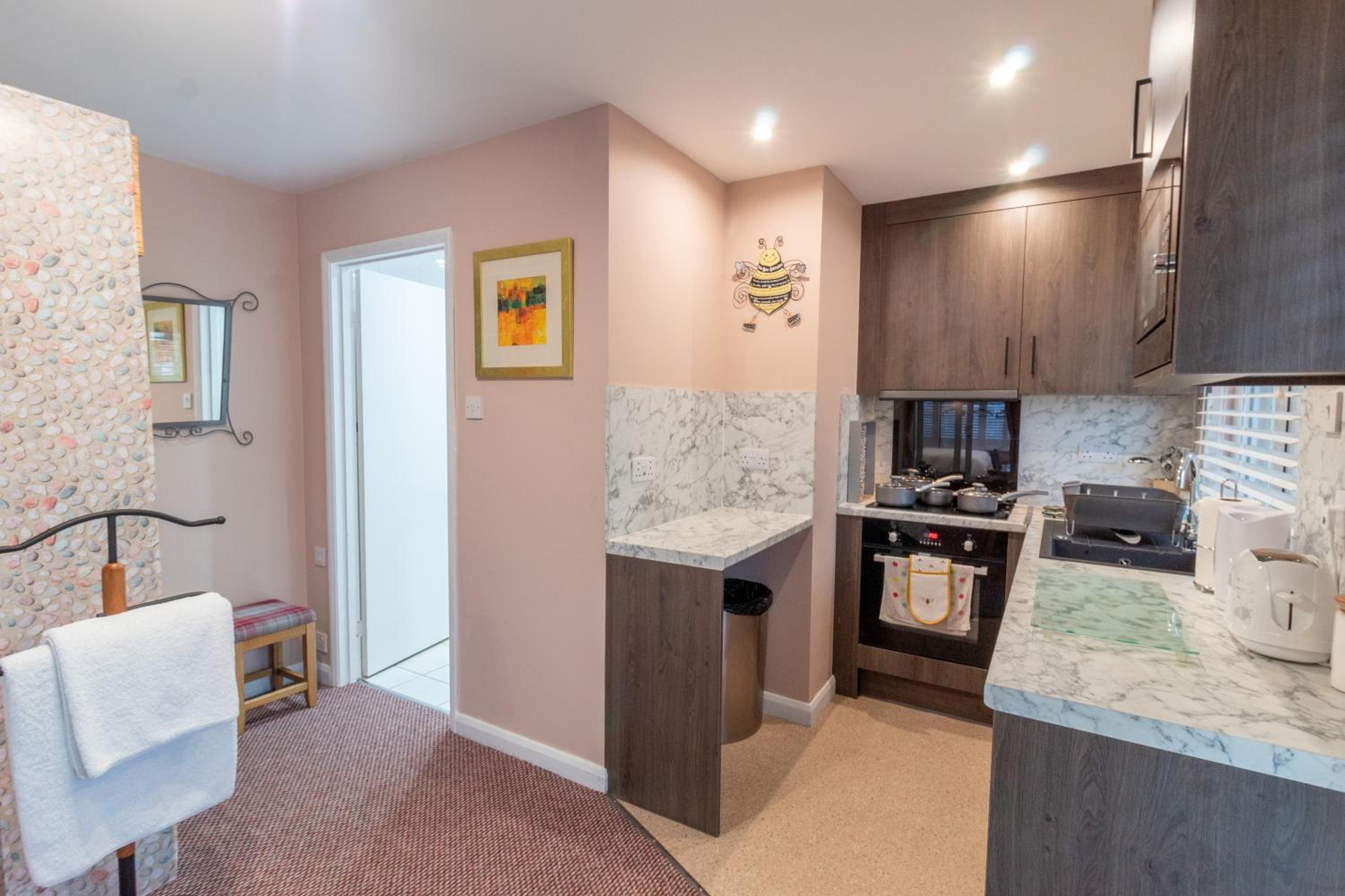 Spalding Town Centre - 2 Person - Self Contained - Self Catering 1 or 2 Doubles view 4