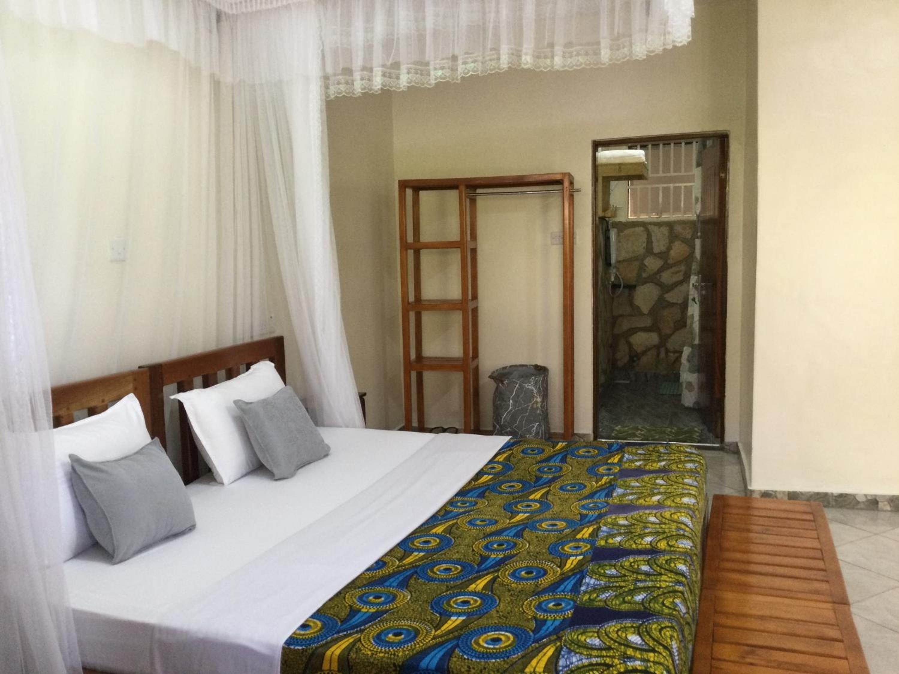 African Roots Guesthouse Entebbe