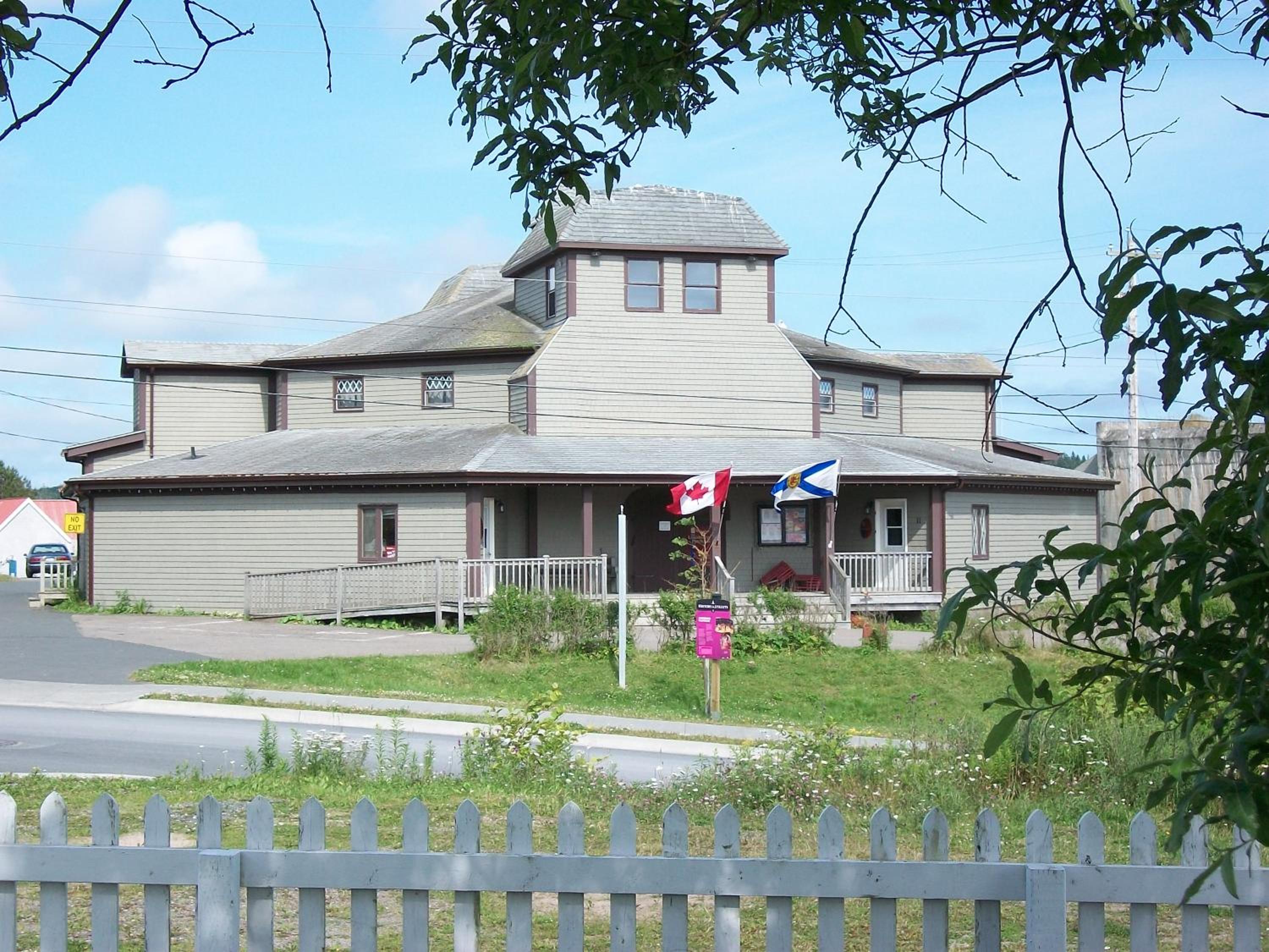 Louisbourg Harbour Inn
