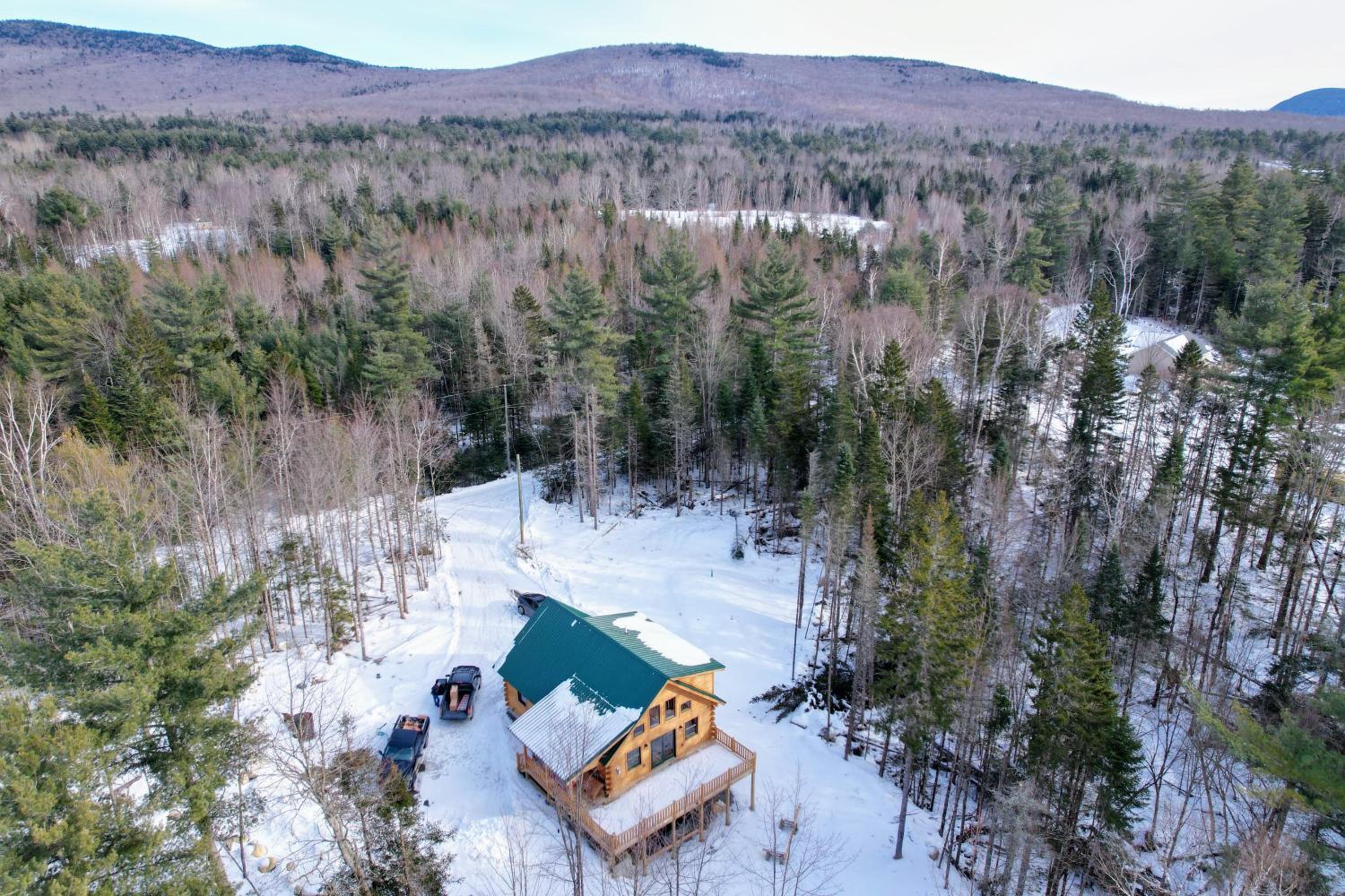 65PT New Log Cabin in Private Setting. Hot tub. Gym/Pool Access! view 2