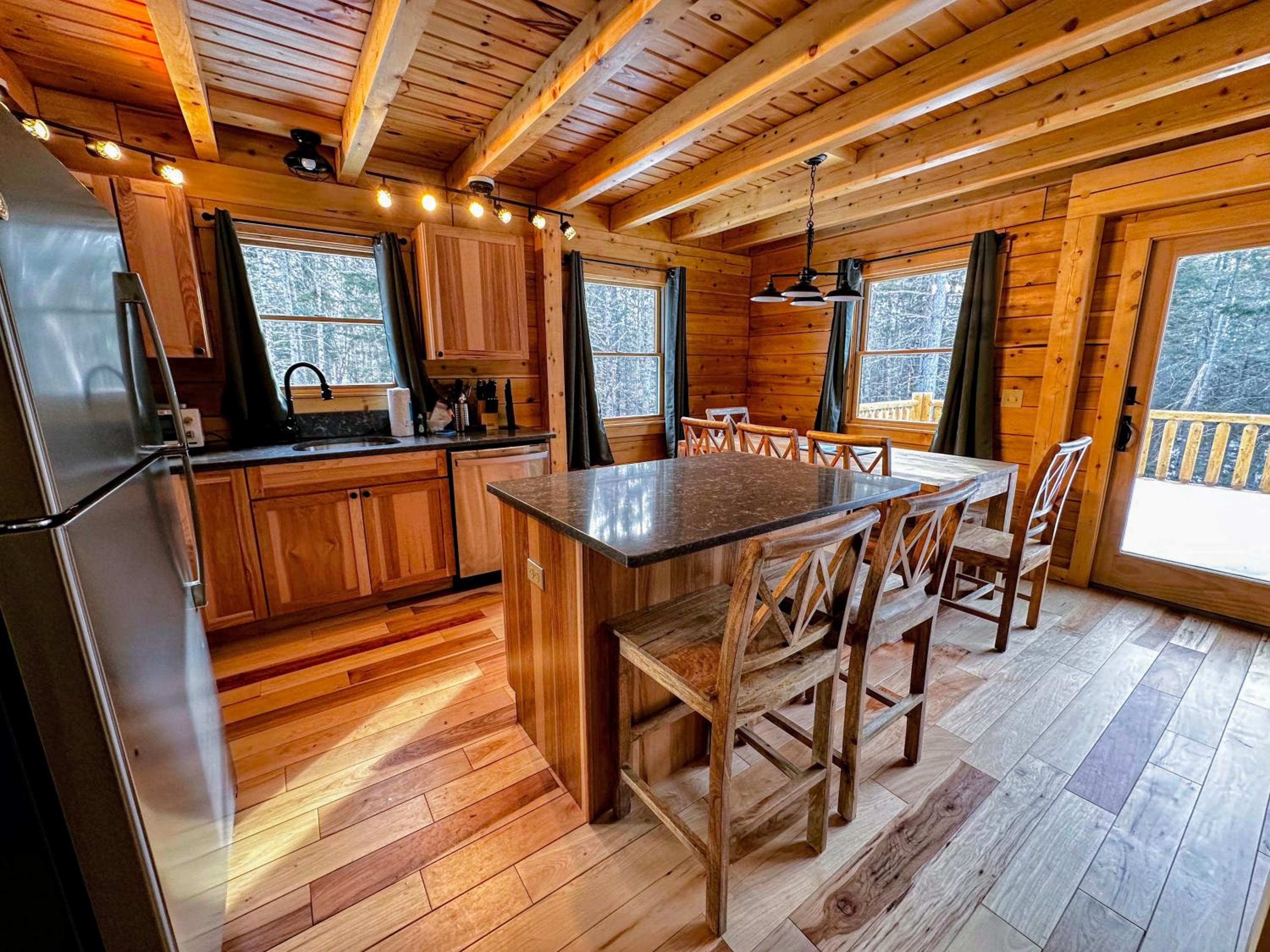 65PT New Log Cabin in Private Setting. Hot tub. Gym/Pool Access! view 5