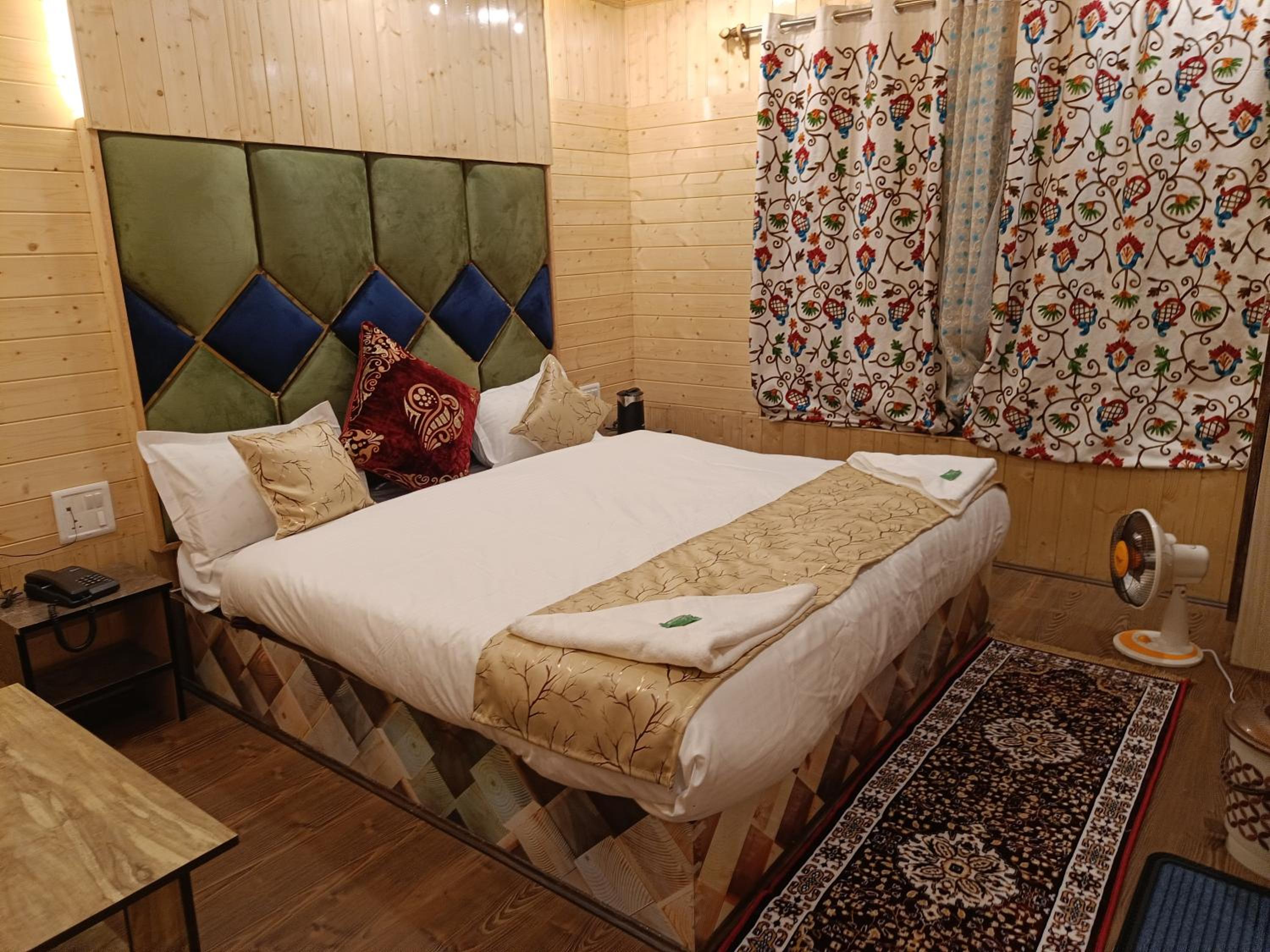 Hotel Pahalgam View- Centrally Heated