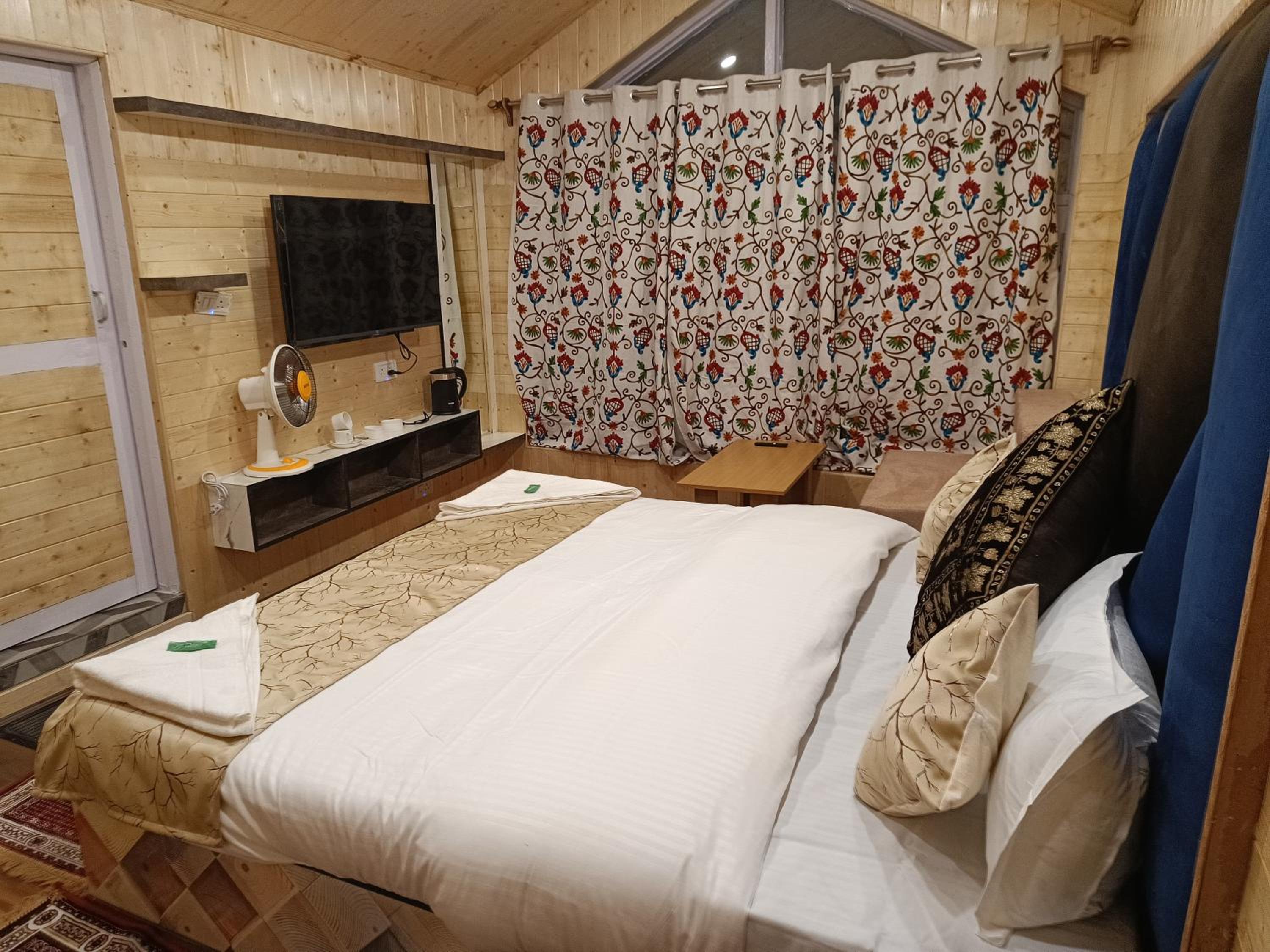 Hotel Pahalgam View- Centrally Heated
