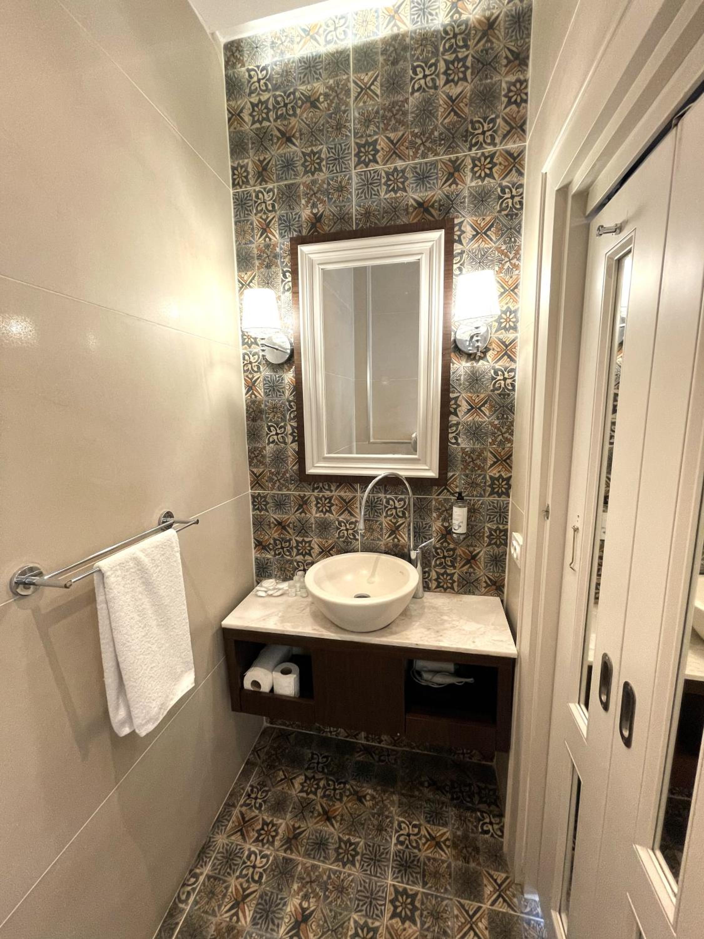 Fuga Hotel Constantinidis