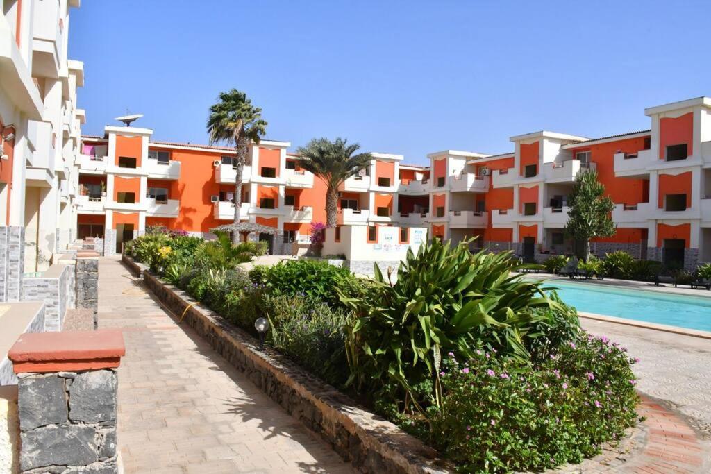 Kyaala Djadsal Moradias pool&sea