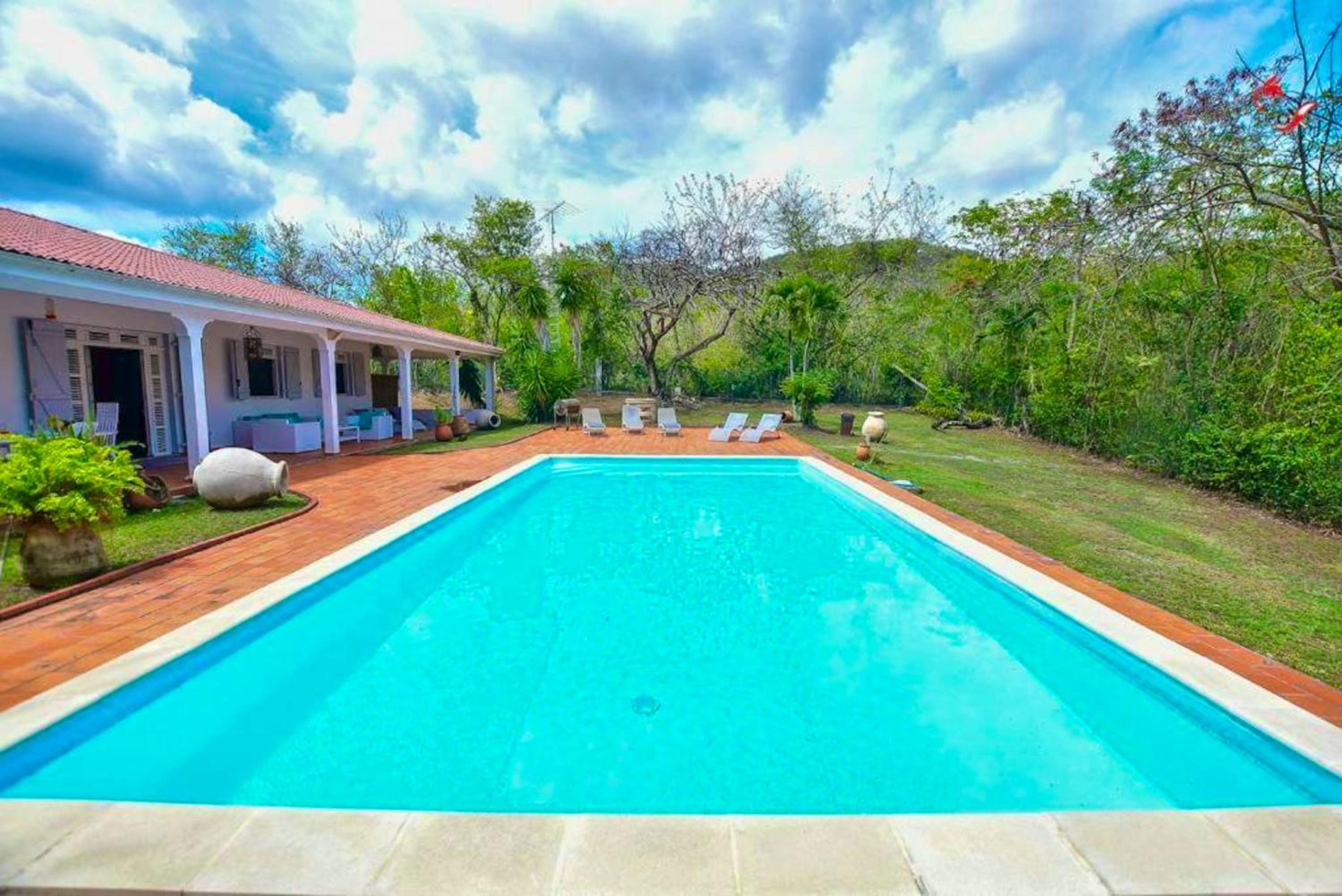 Villa luxueuse a Fort de France avec piscine view 2
