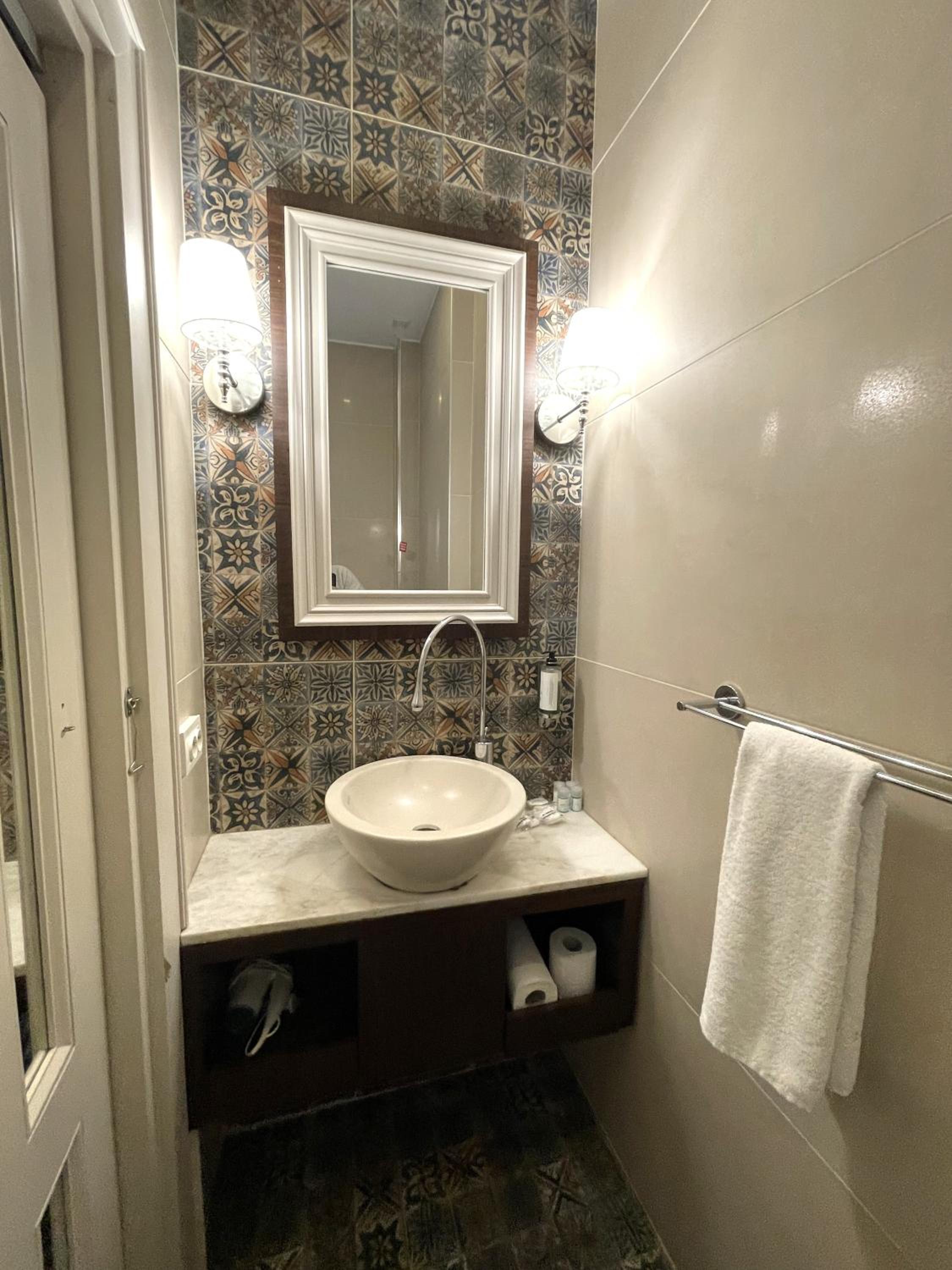 Fuga Hotel Constantinidis