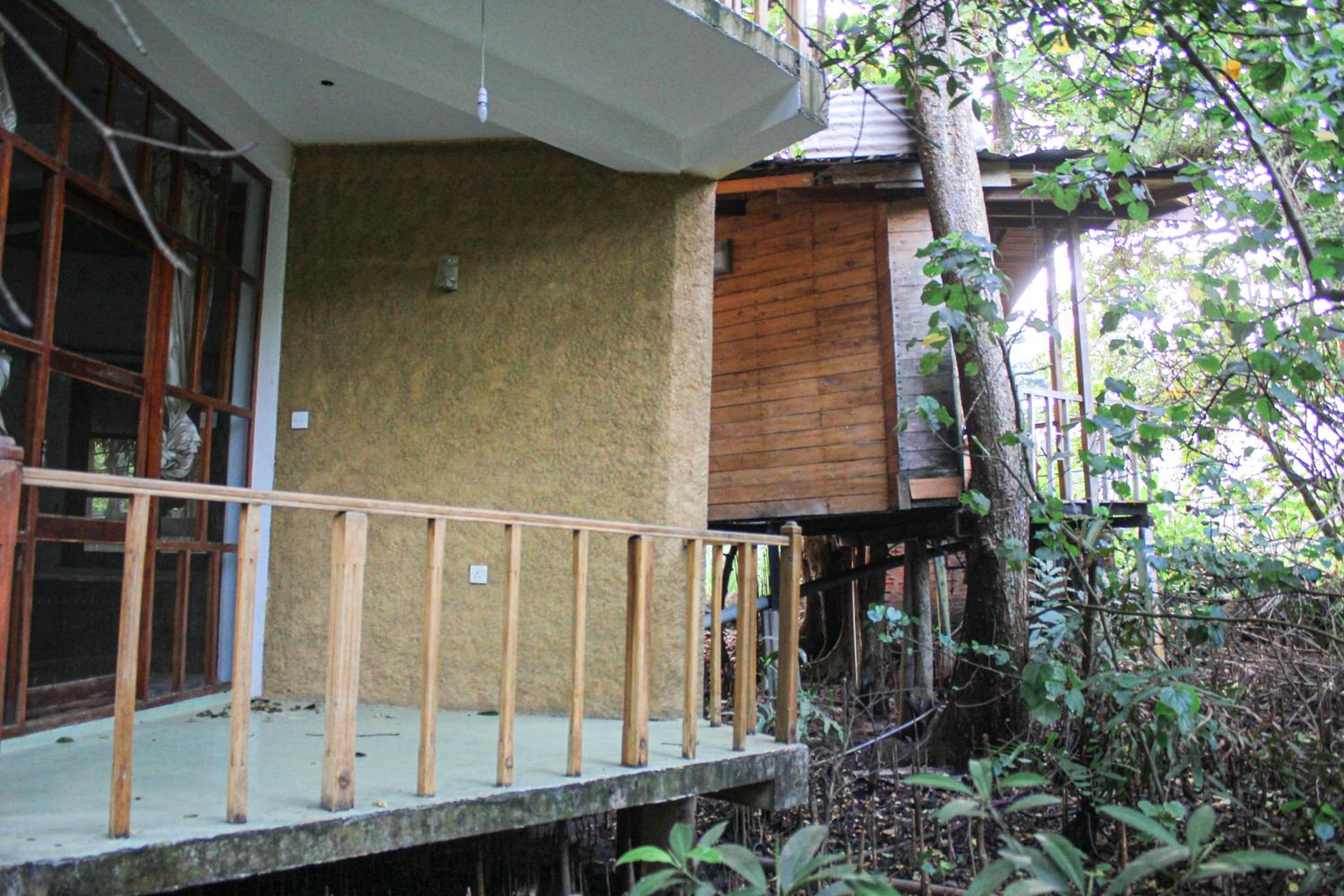 Seasons Four Mini Jungle Cabana
