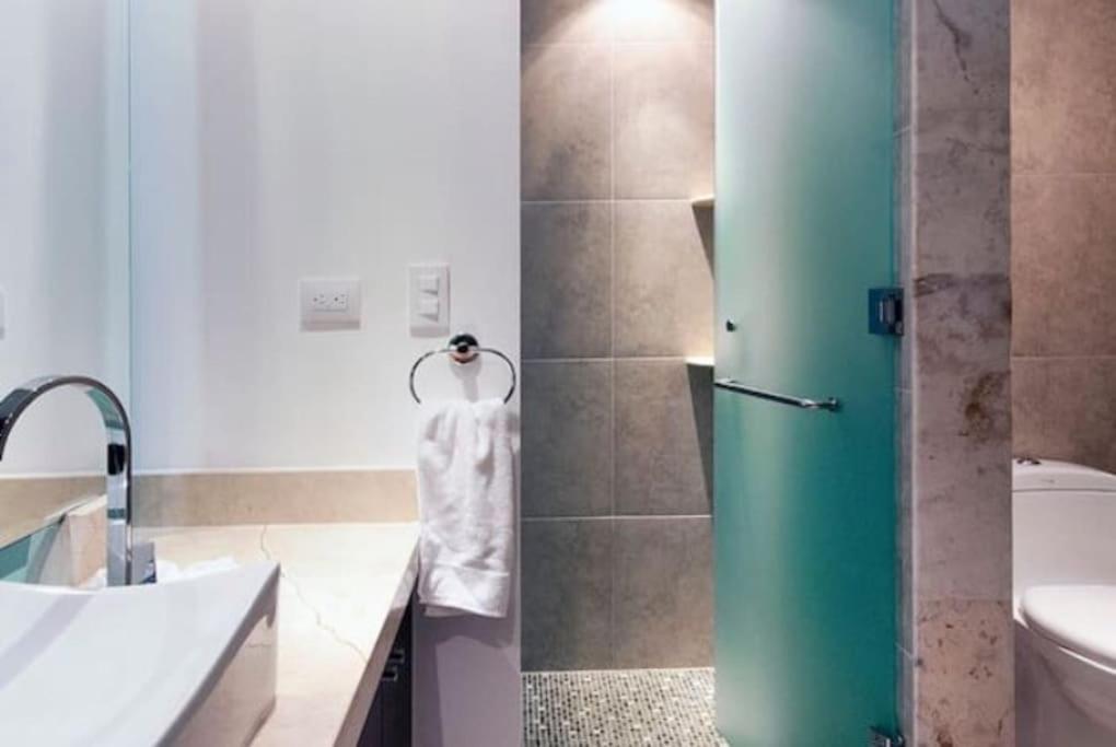 Amazing Actual Condo - Few steps 5° Av