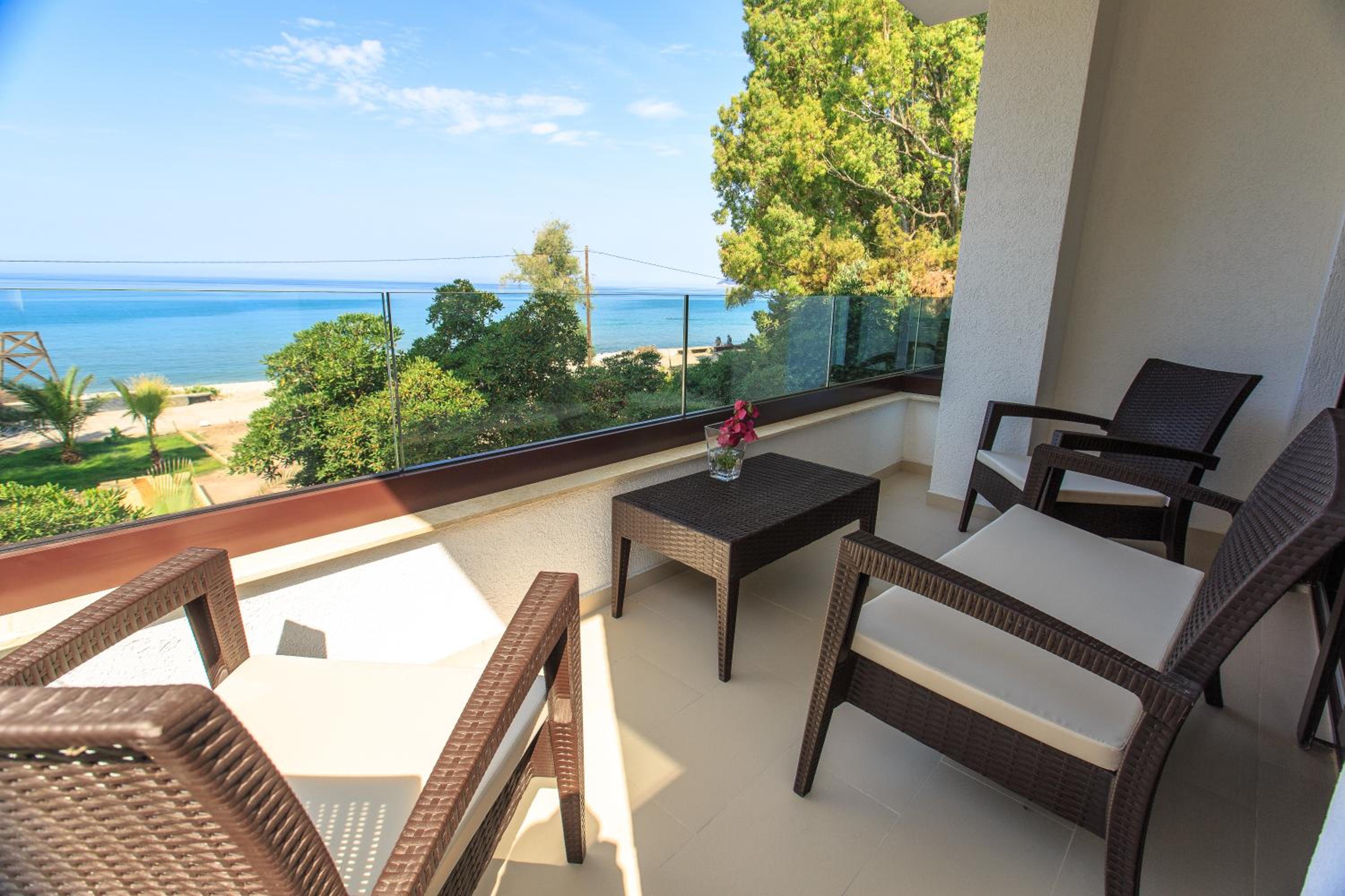 Apartments Kuce Lekovica Beach & snack bar- Bistro