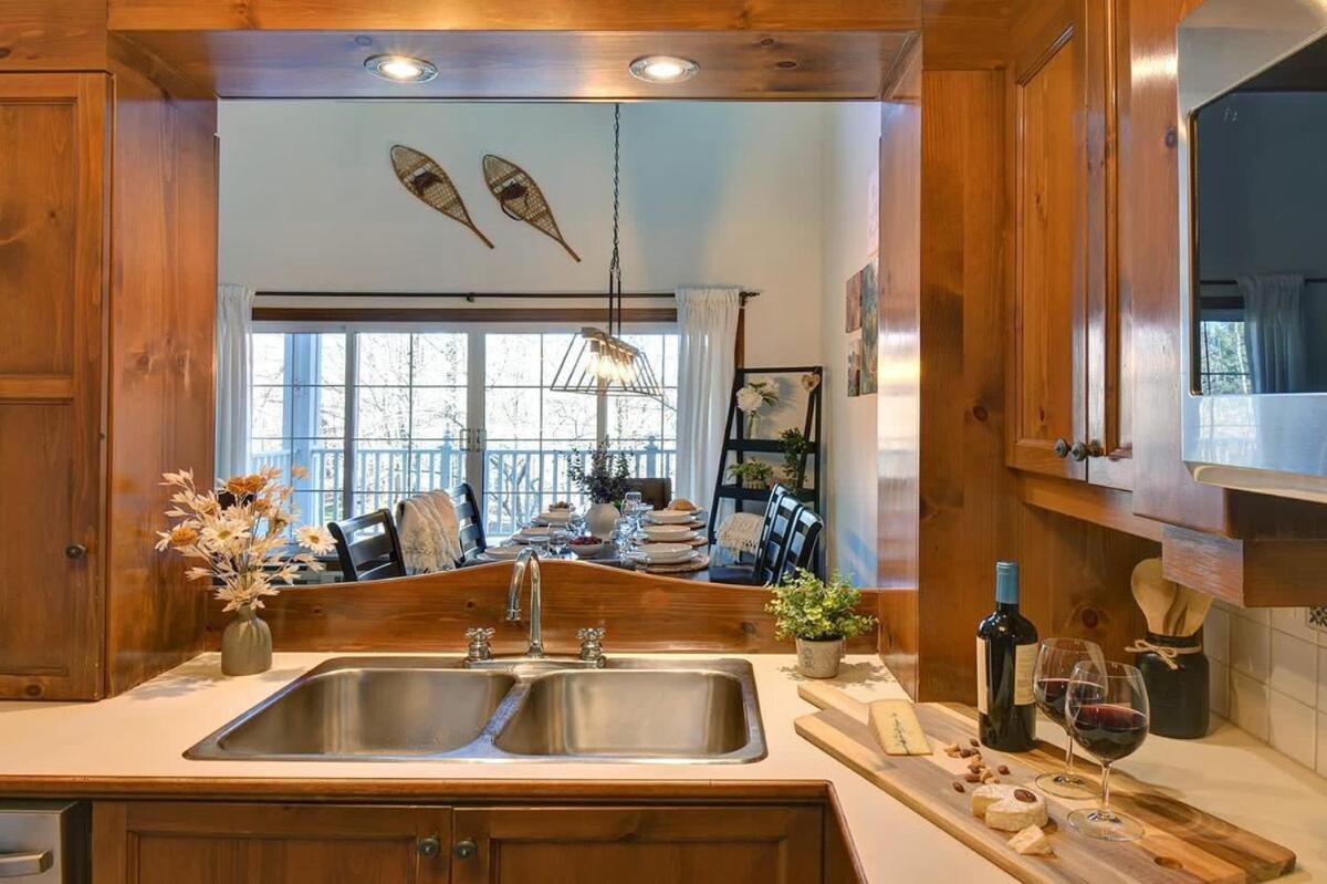 Huge condo in front of Tremblant ski resort