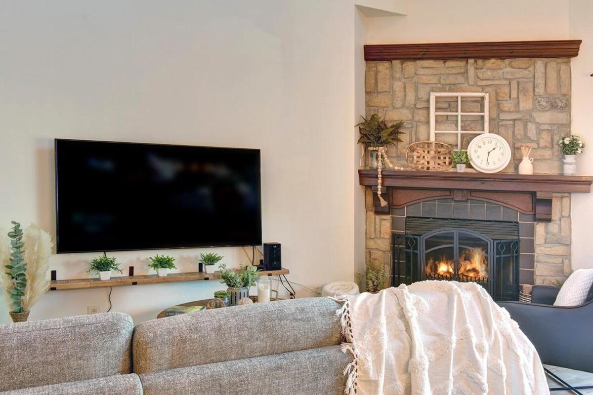 Huge condo in front of Tremblant ski resort