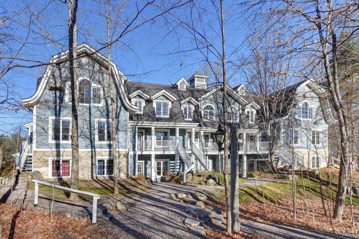 Huge condo in front of Tremblant ski resort