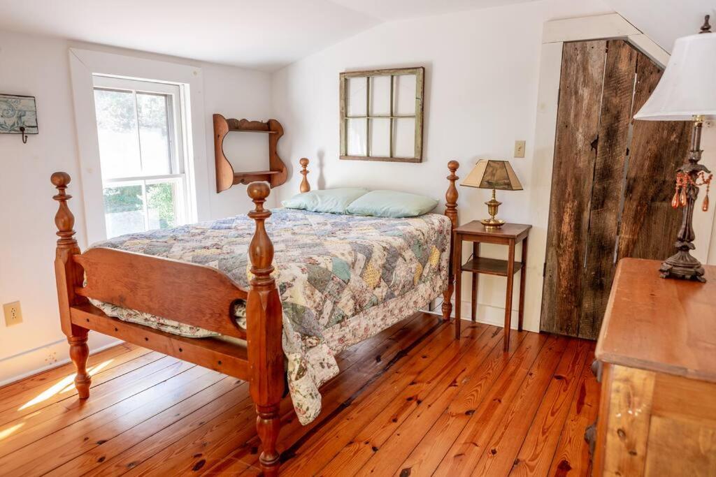 Private Rustic Farmhouse - 105 Quiet Acres view 2