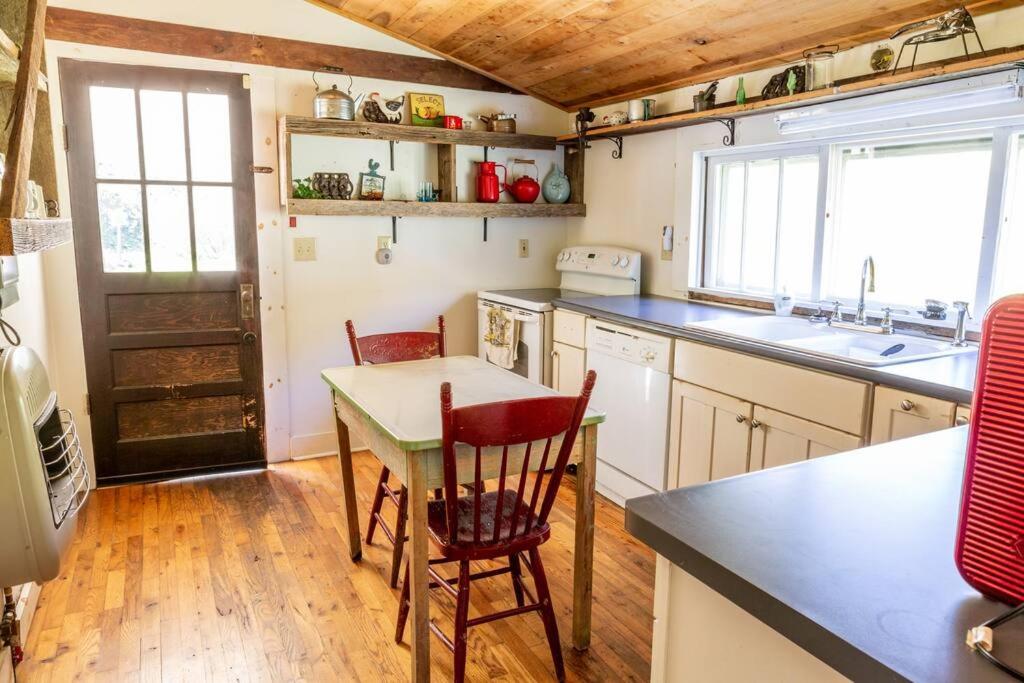 Private Rustic Farmhouse - 105 Quiet Acres view 5