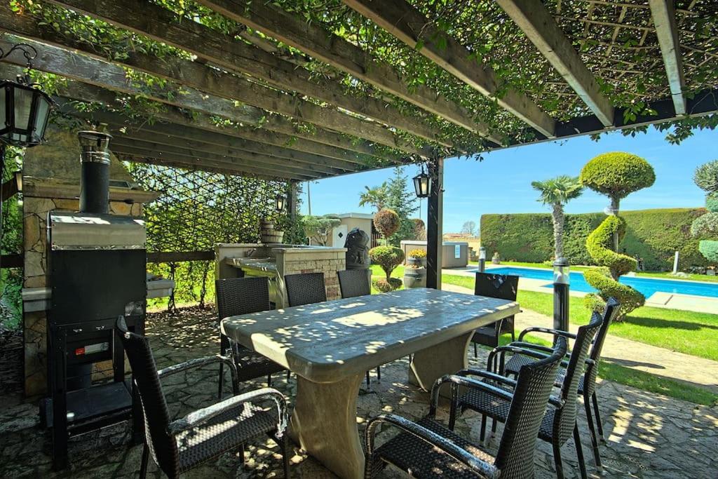 Viki - Property Image 2