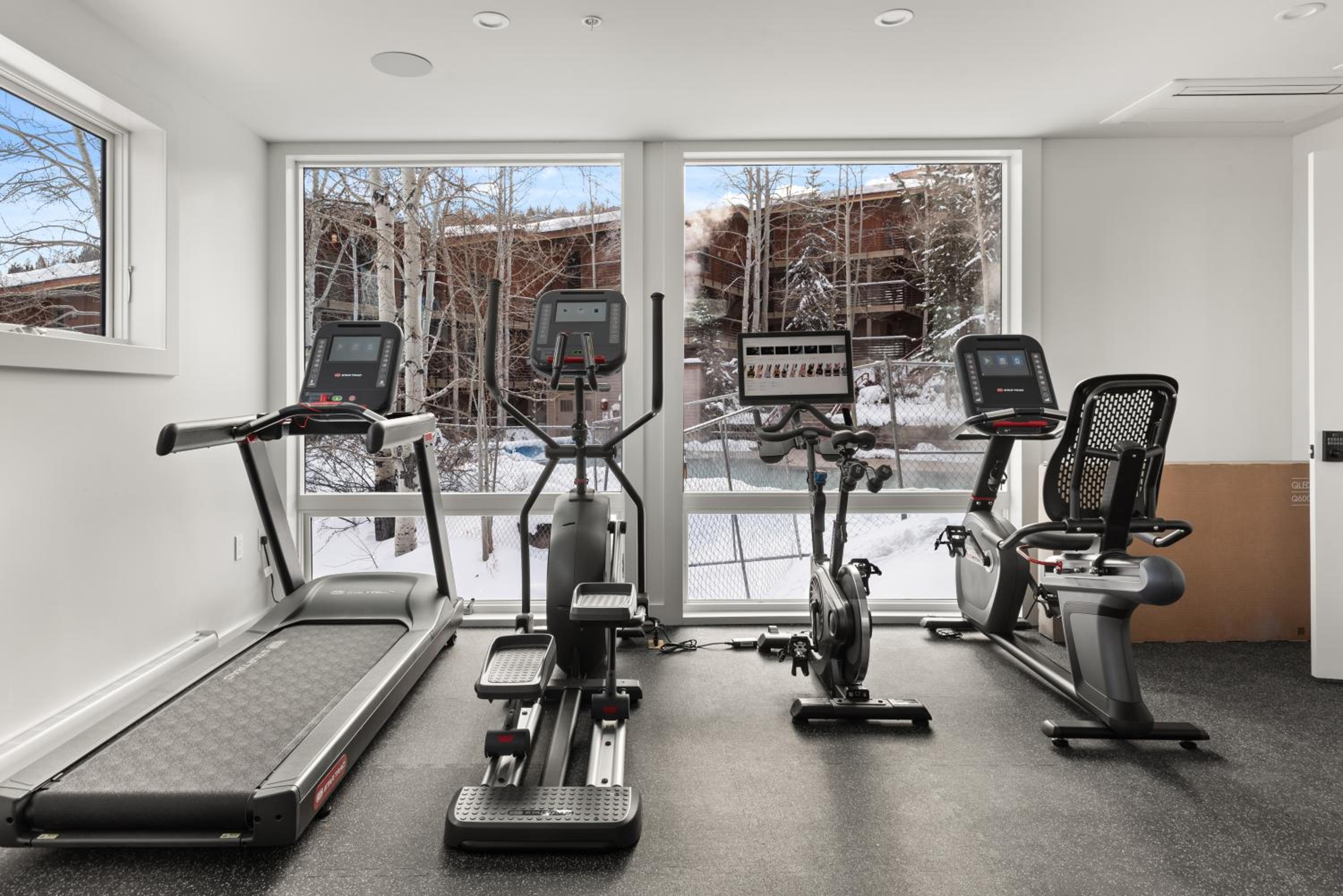 Enclave 208, Snowmass Ski-In/Ski-Out Condo w/Shared Pool/Hot Tub/WiFi view 5