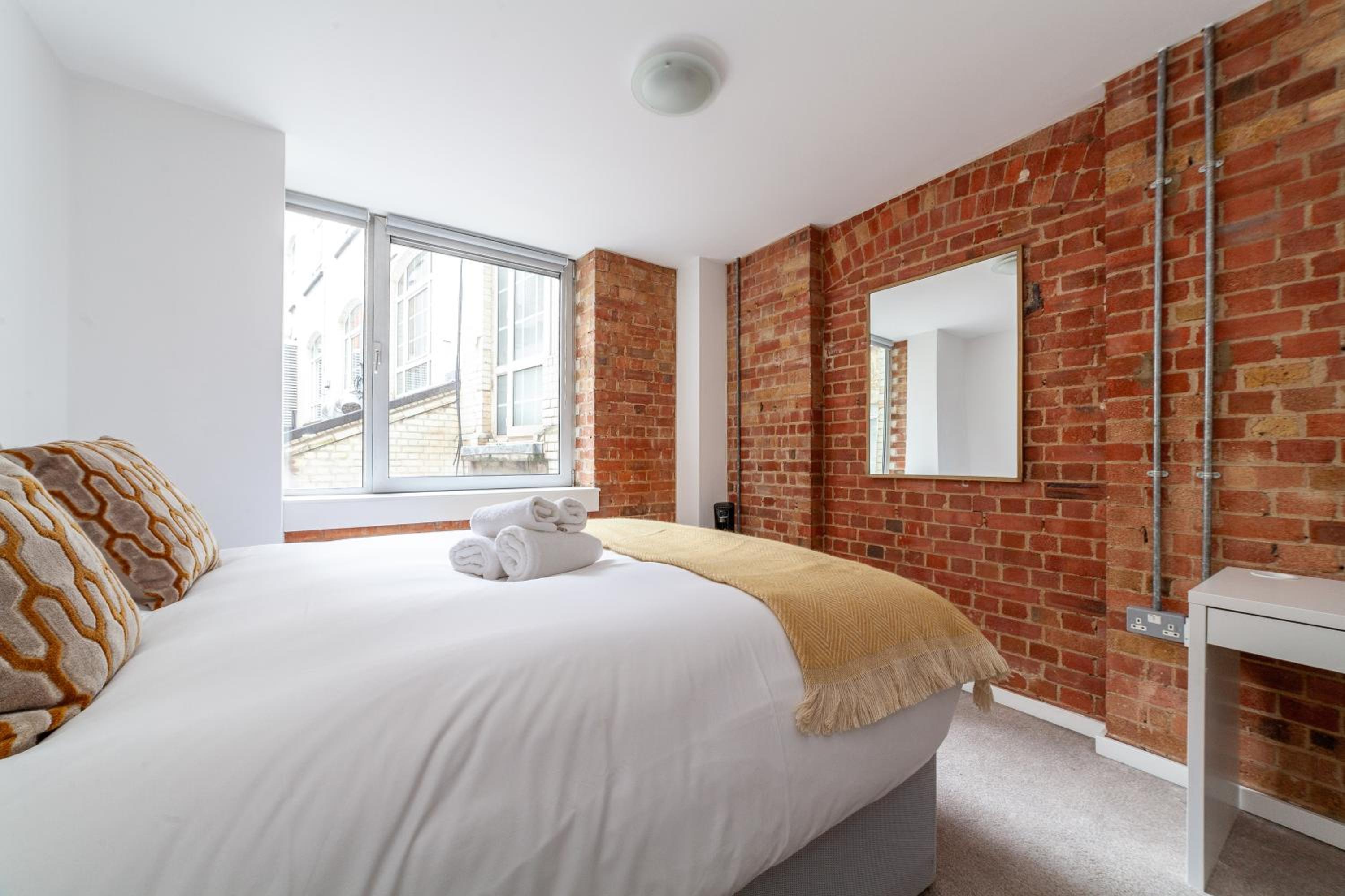 Elegance & Chic Design - 2-bedroom Haven