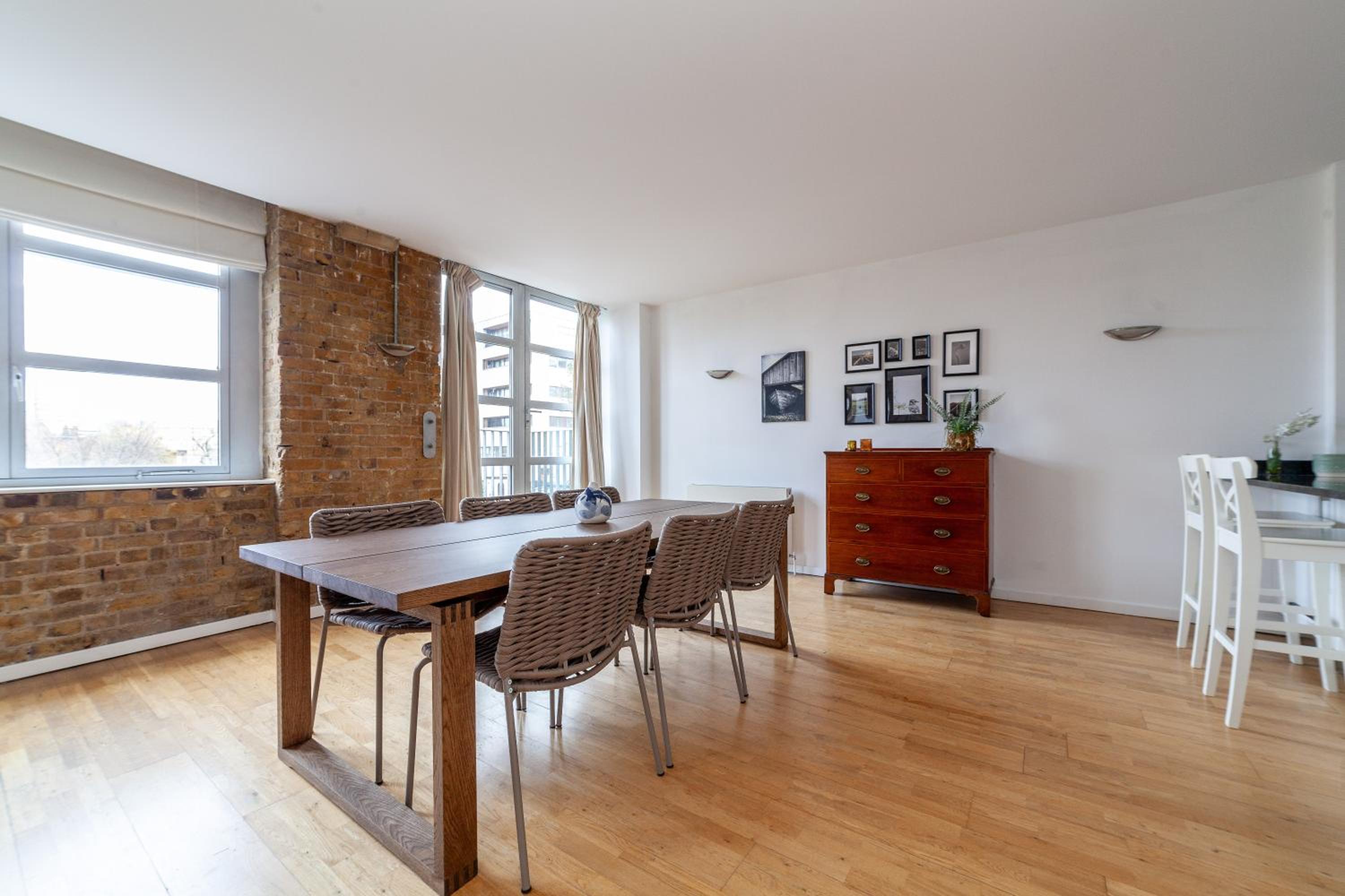 Elegance & Chic Design - 2-bedroom Haven