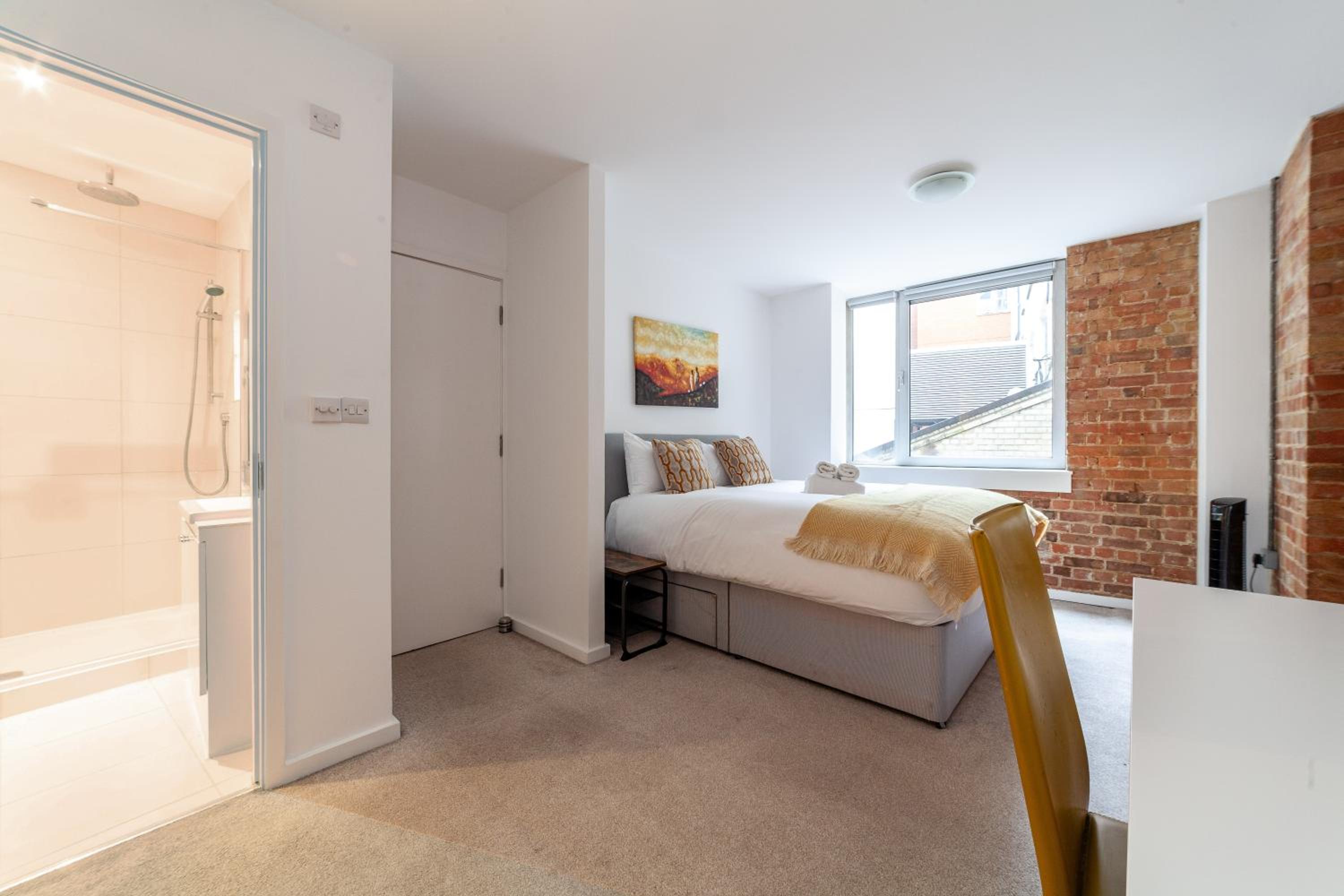 Elegance & Chic Design - 2-bedroom Haven
