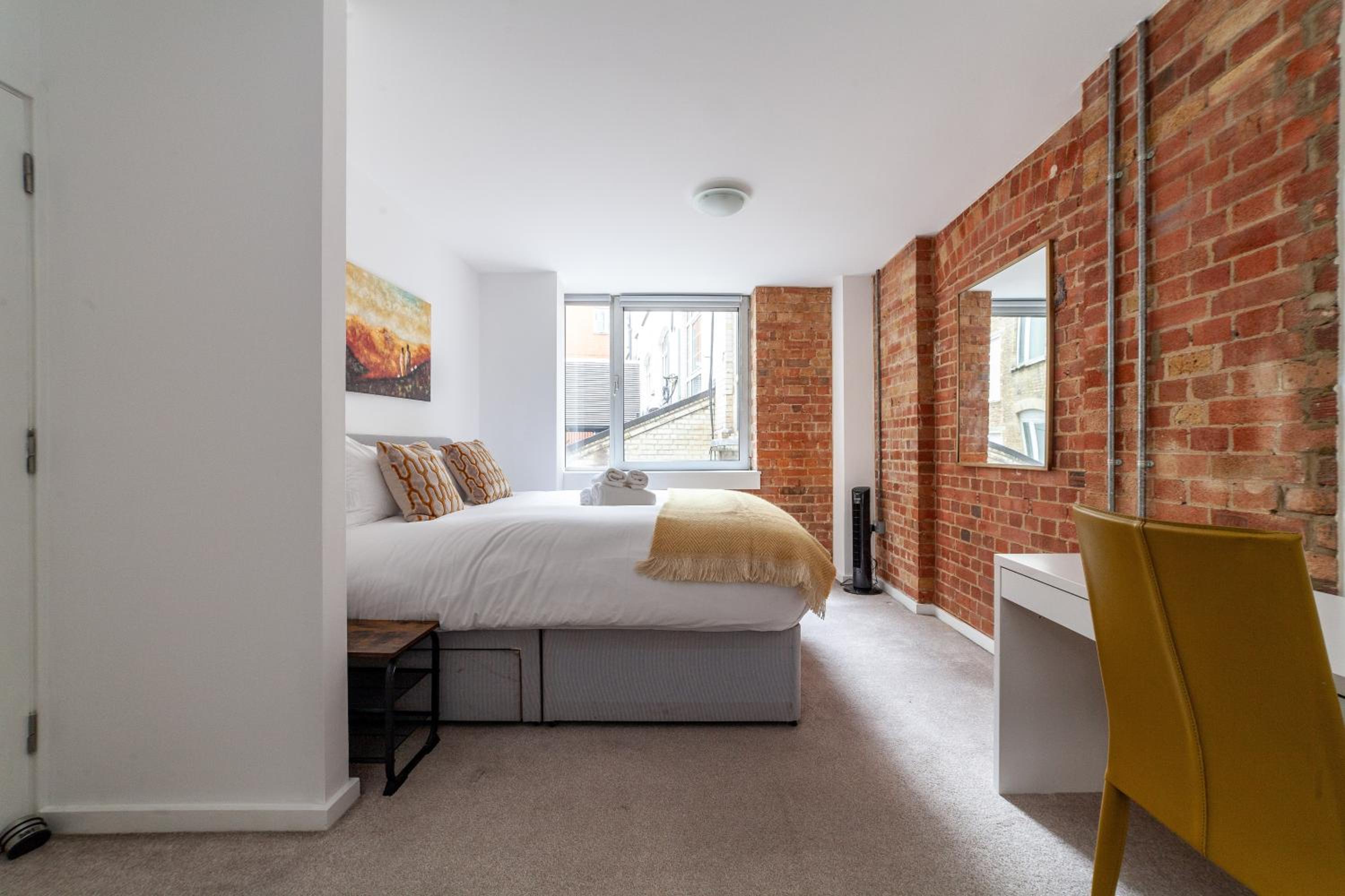 Elegance & Chic Design - 2-bedroom Haven