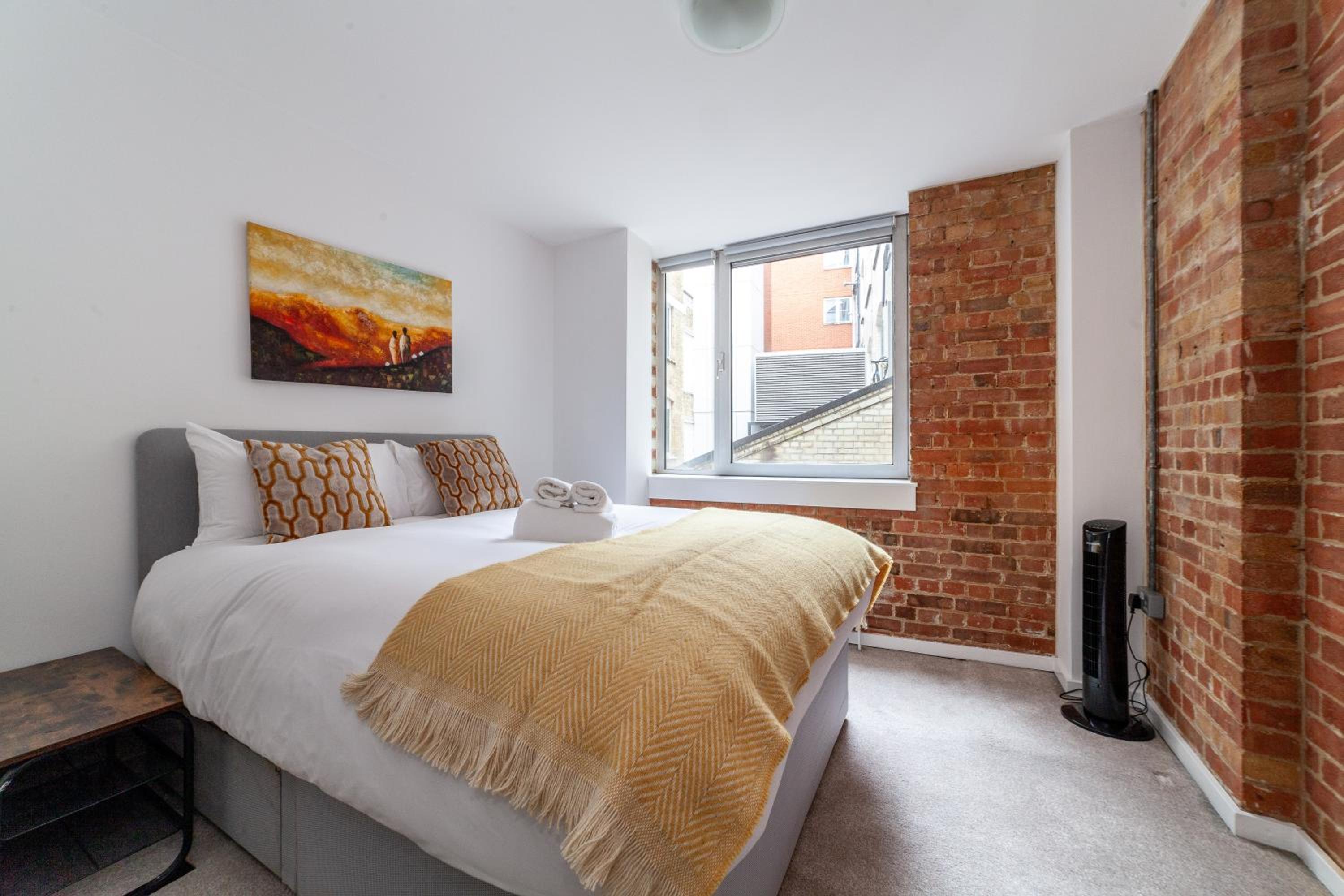 Elegance & Chic Design - 2-bedroom Haven