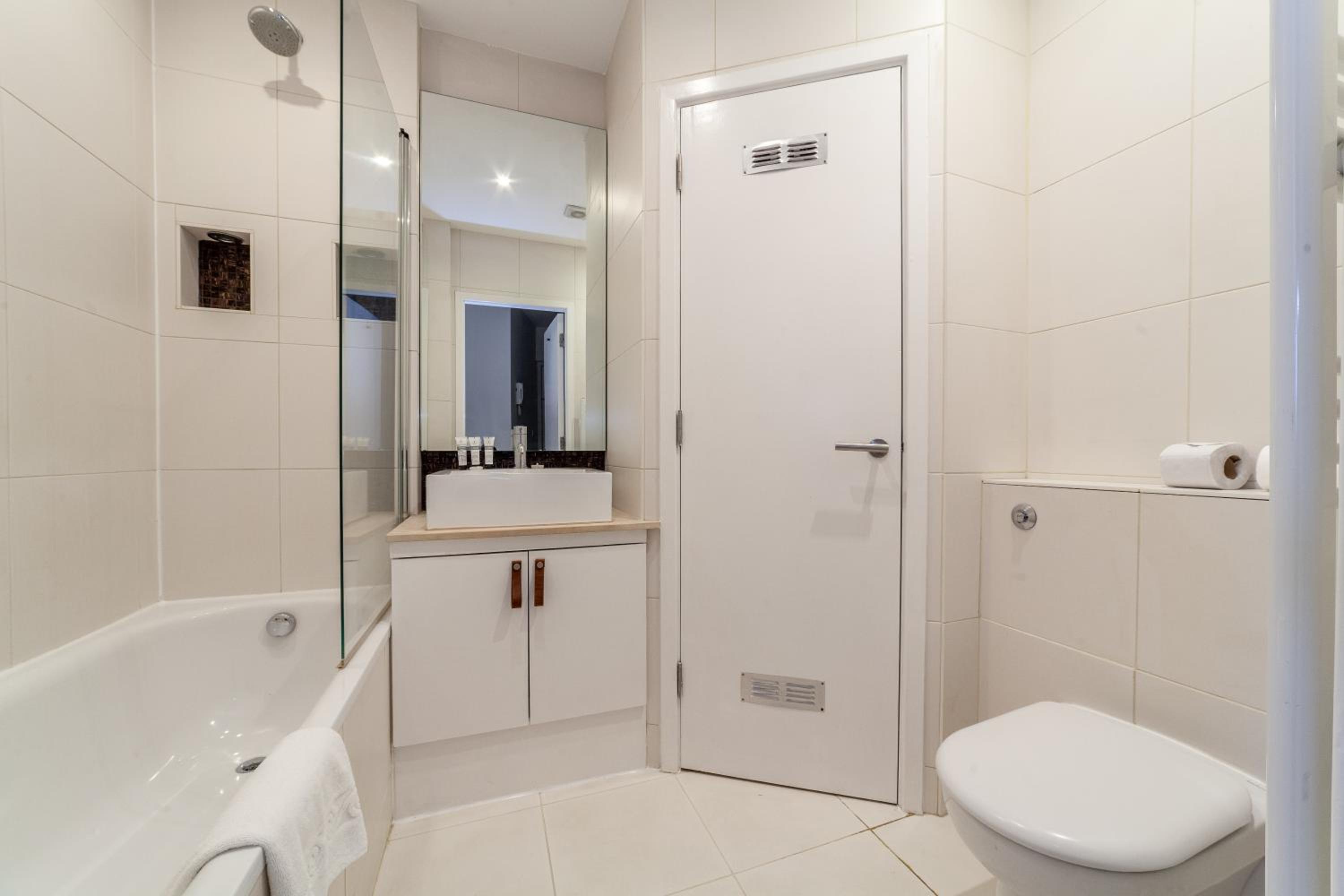 Elegance & Chic Design - 2-bedroom Haven