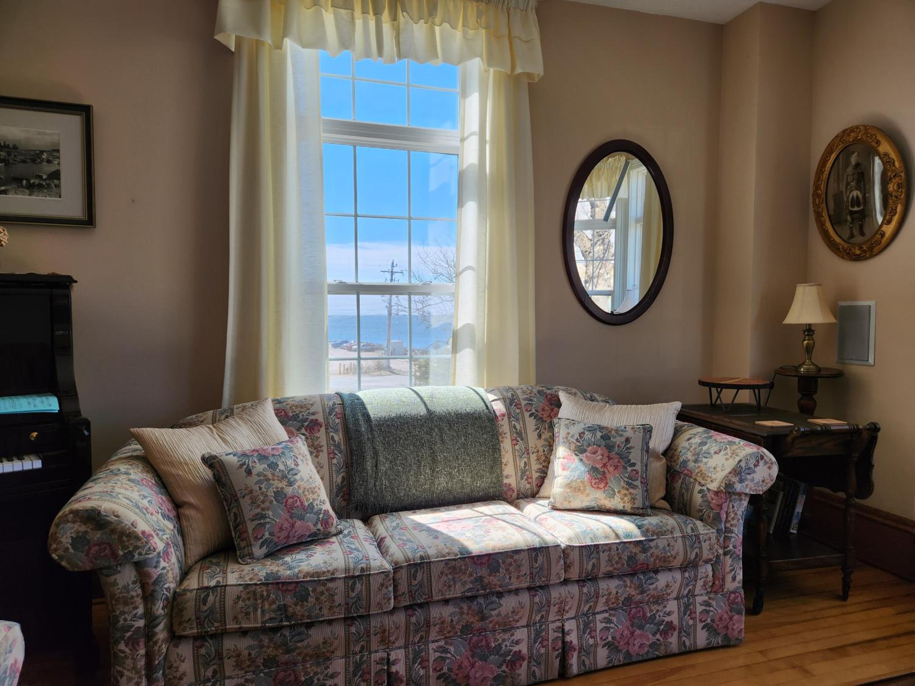 Louisbourg Harbour Inn