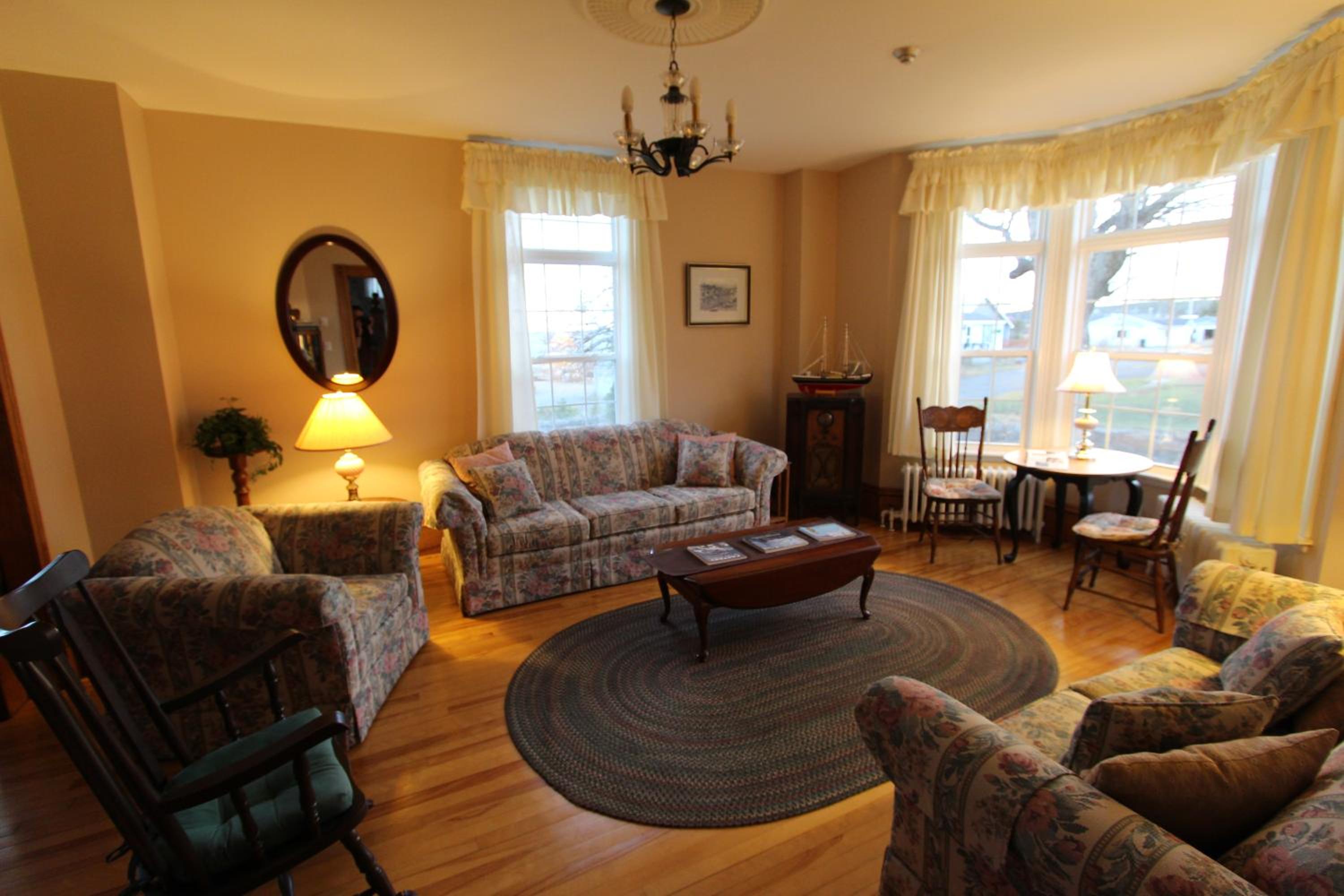 Louisbourg Harbour Inn