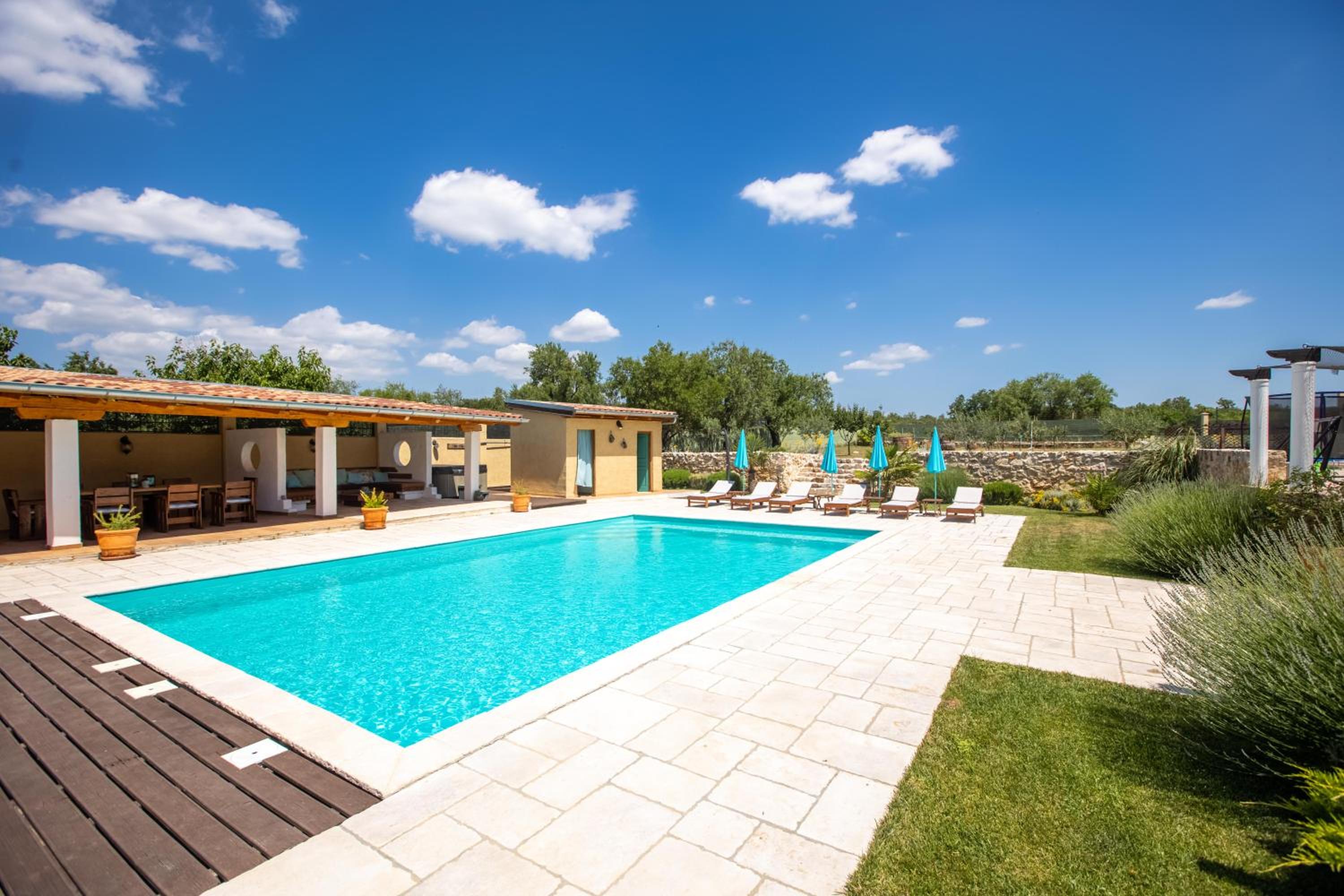 Božini dvori- Villa with Pool, Sauna , Jacuzzi and multifunkcional sport Court view 4