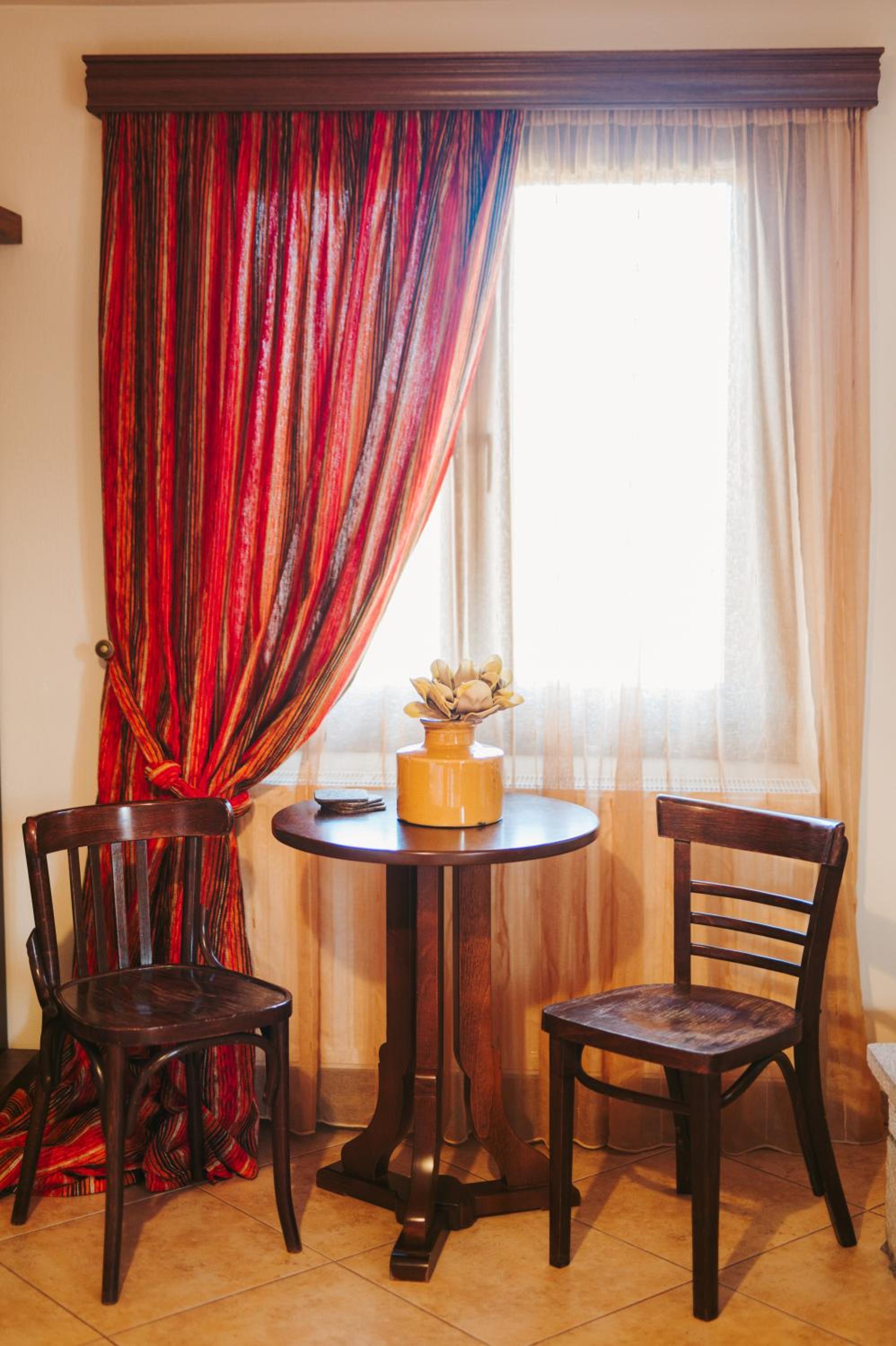 hostel lake plastira