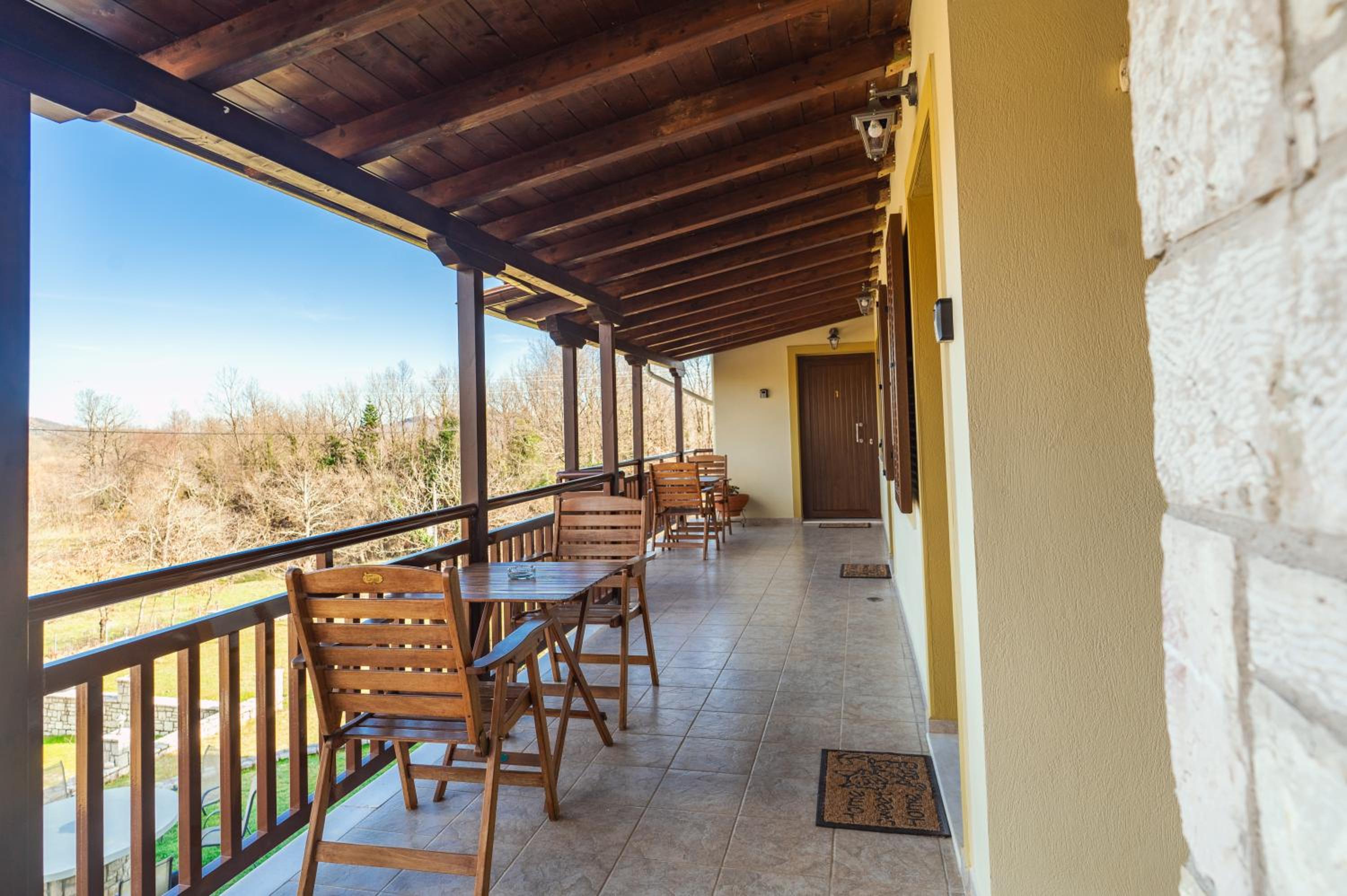 hostel lake plastira