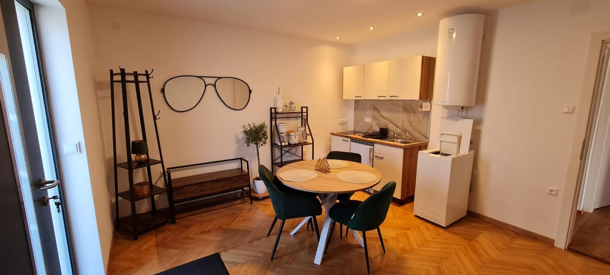 aNNa s Cozy Home with Private Forest, Canopy Terrace & Parking, near Präbichl