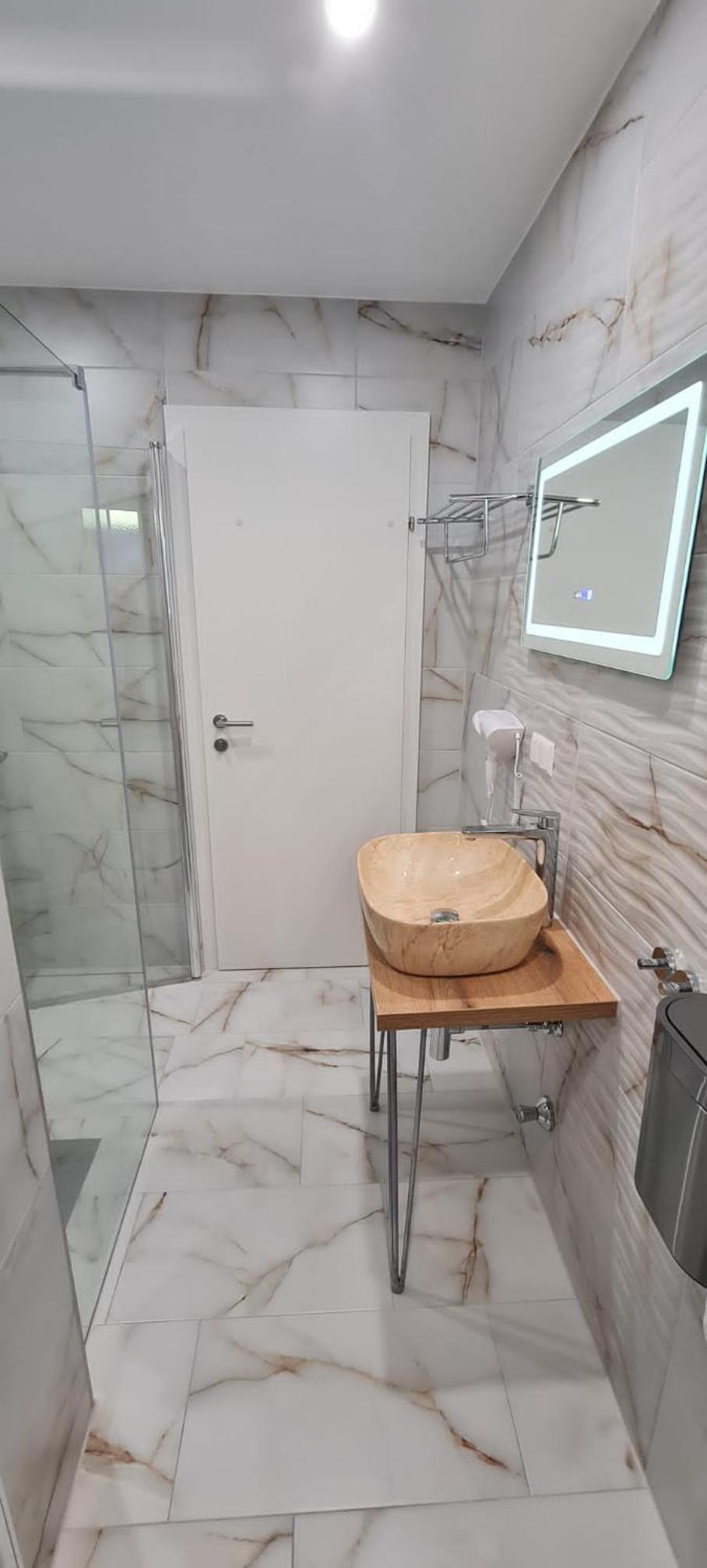 aNNa s Cozy Home with Private Forest, Canopy Terrace & Parking, near Präbichl