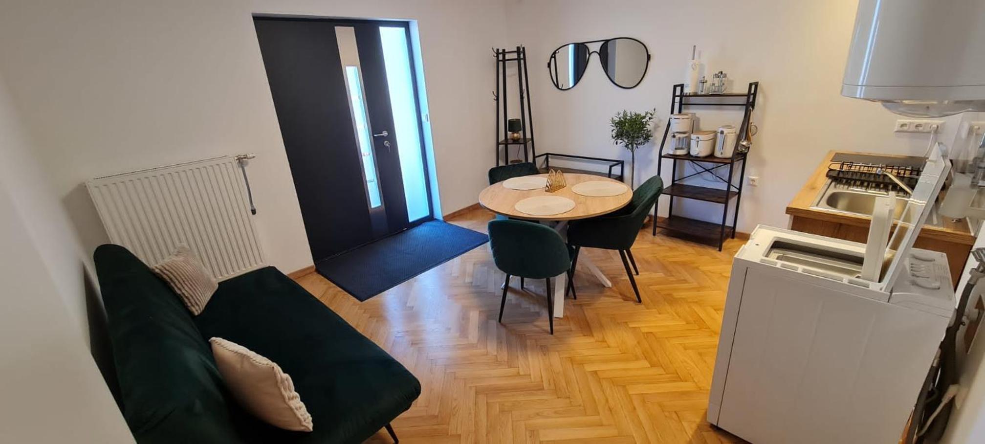 aNNa s Cozy Home with Private Forest, Canopy Terrace & Parking, near Präbichl