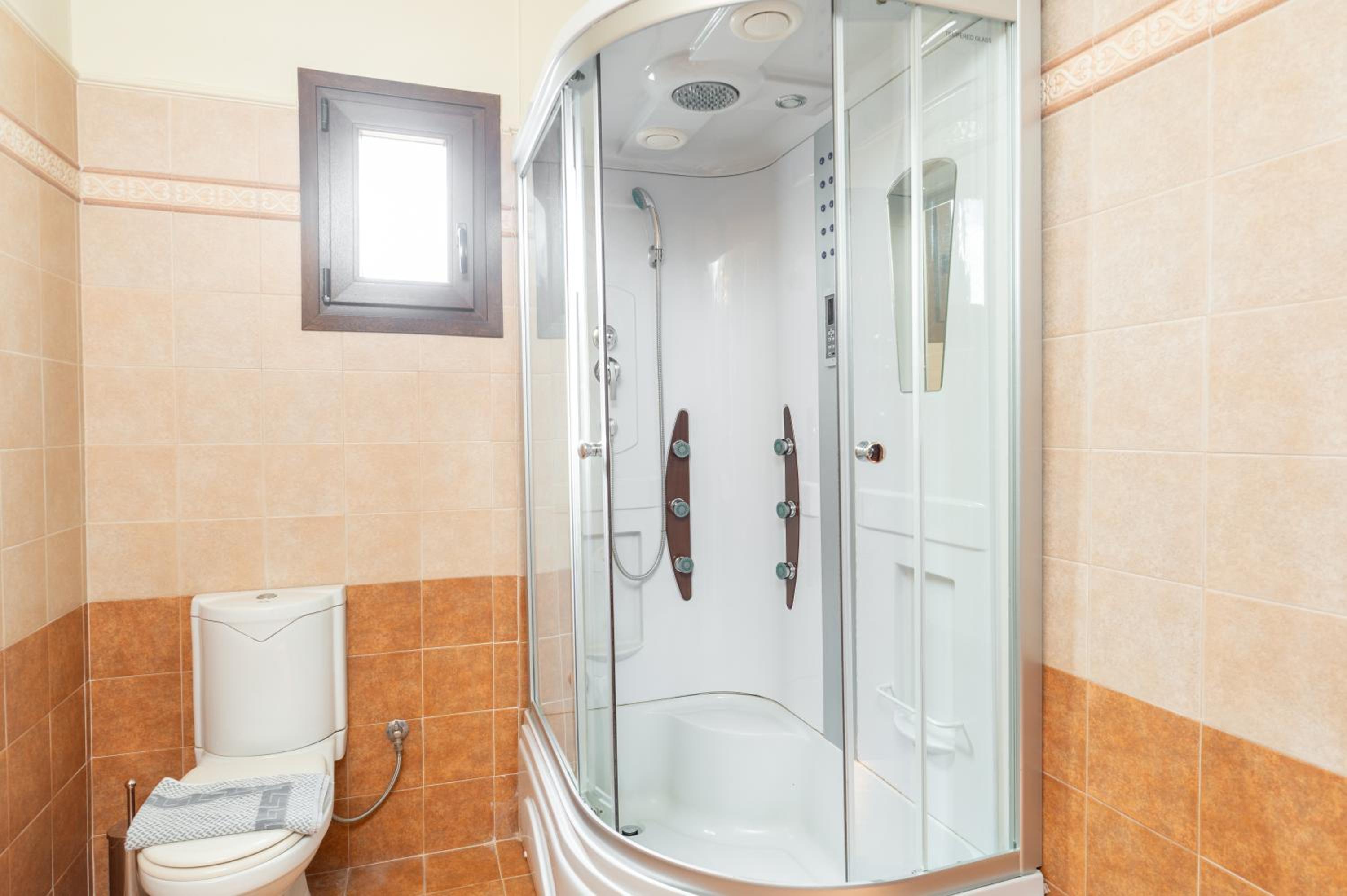 hostel lake plastira