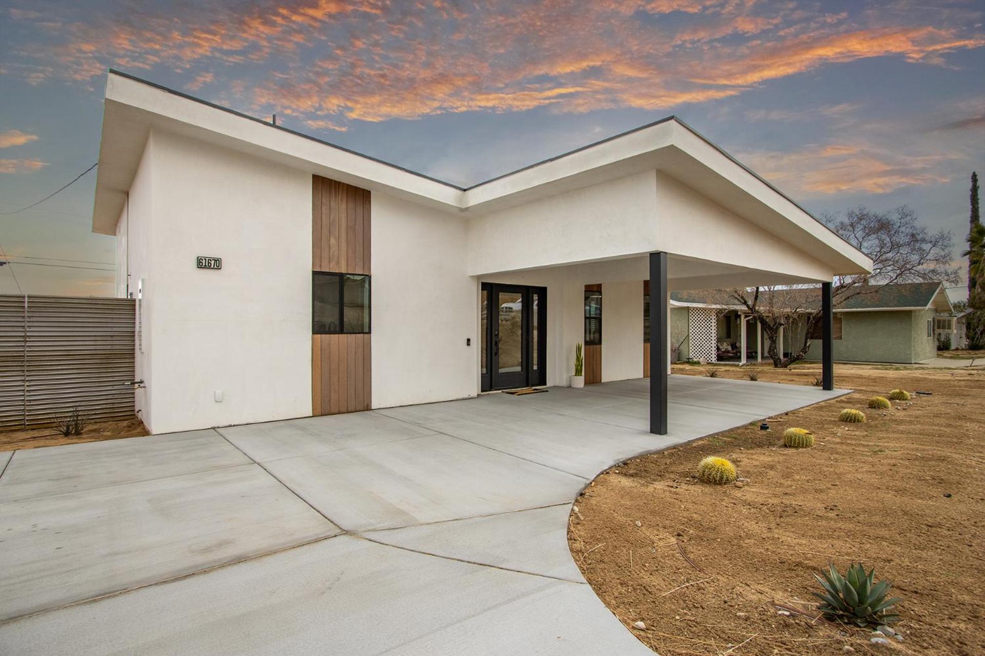 Modern Joshua Tree Village Home view 2