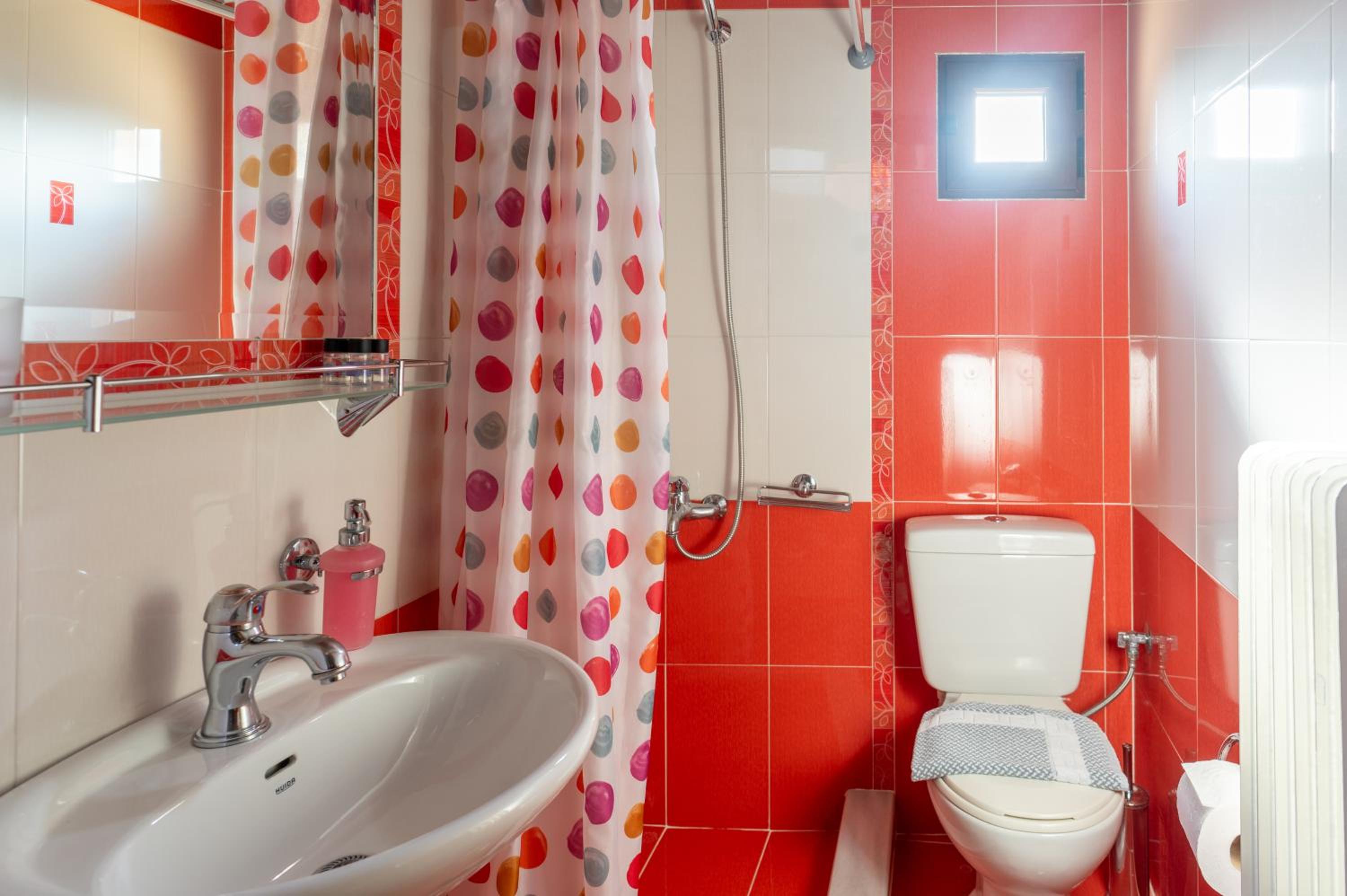 hostel lake plastira