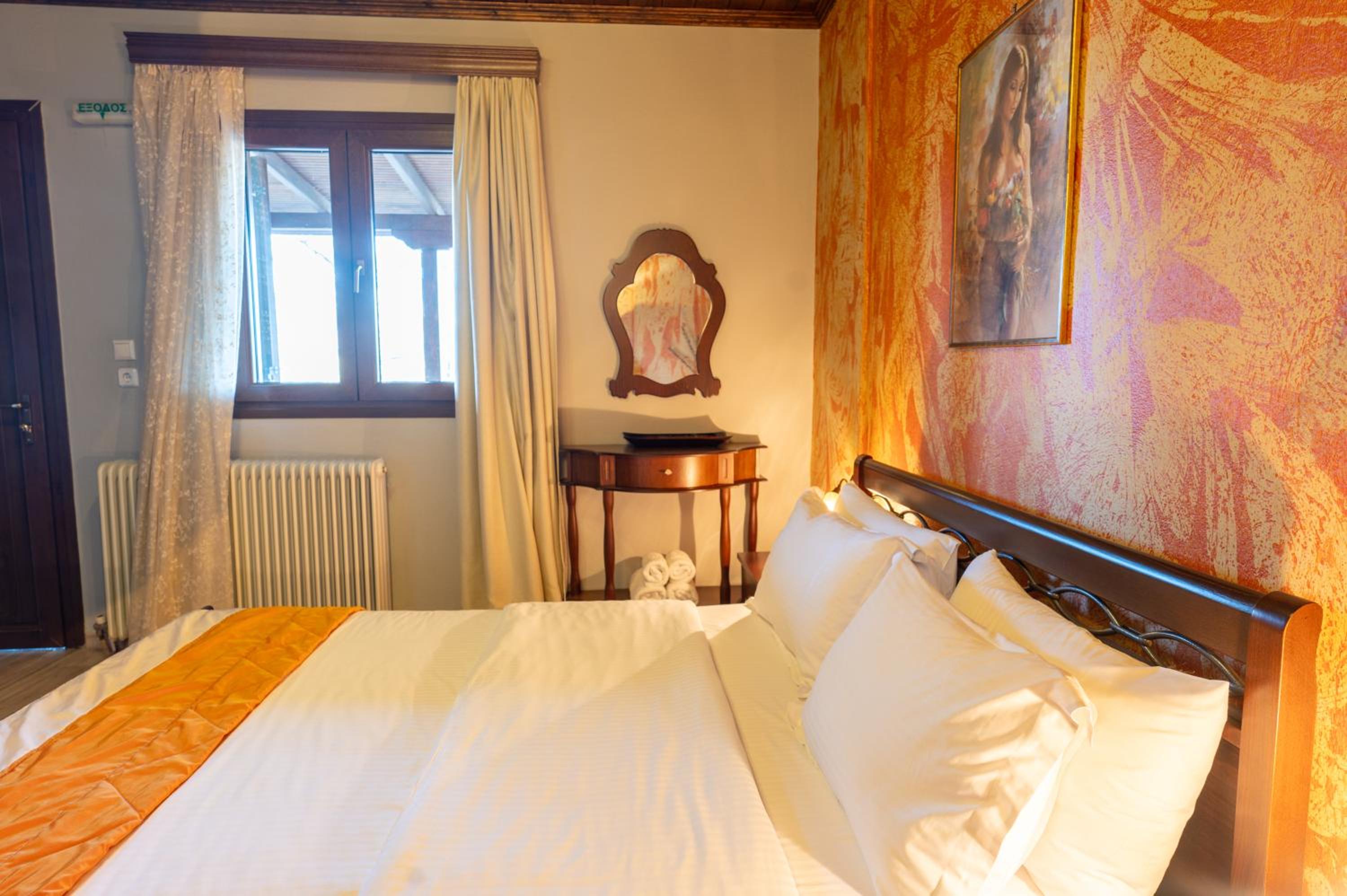 hostel lake plastira