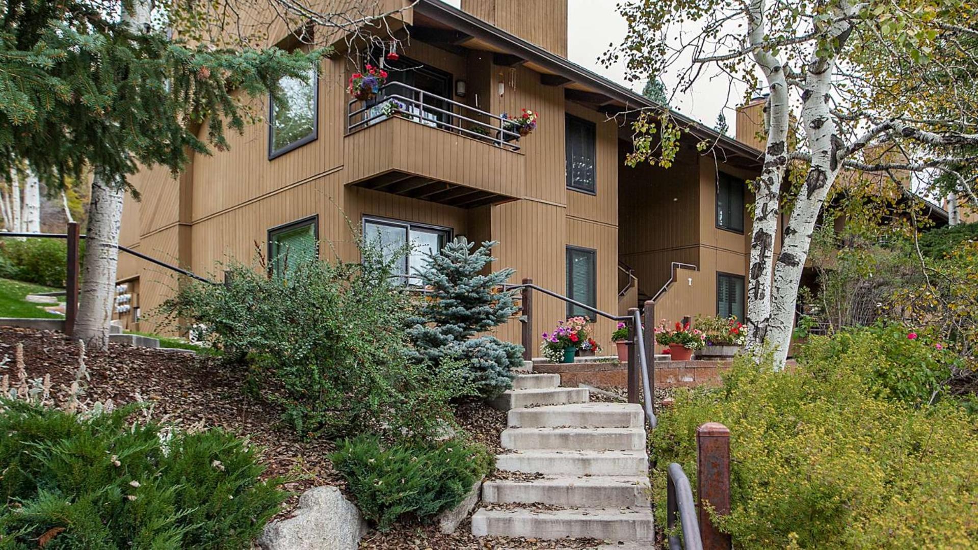 New Listing Just renovated 3BR 3BA view 5