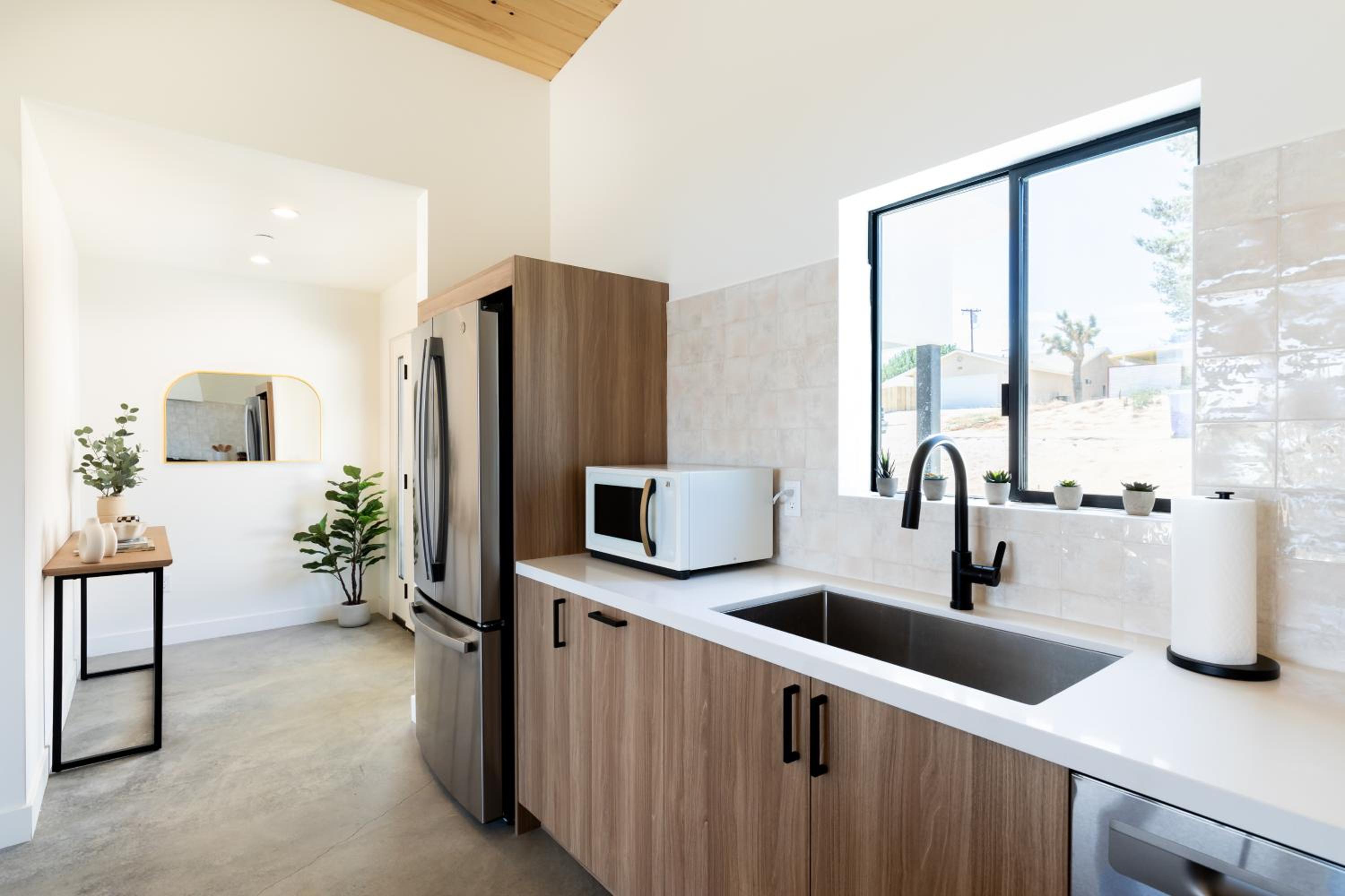 Modern Joshua Tree Village Home view 3