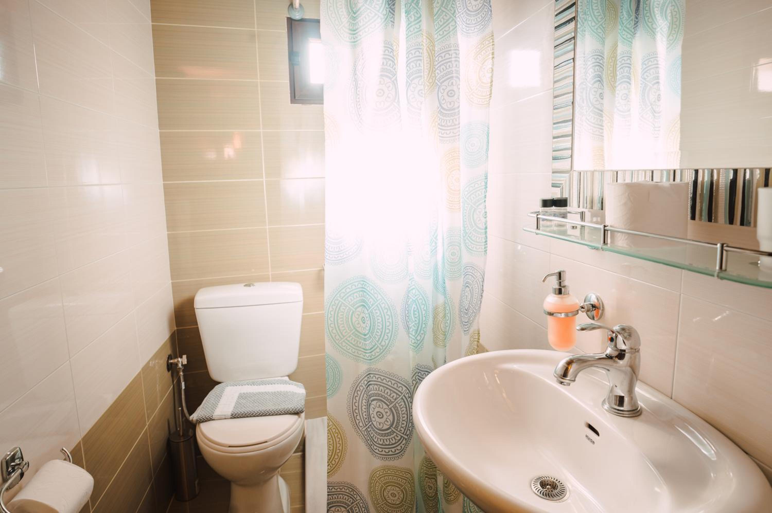 hostel lake plastira