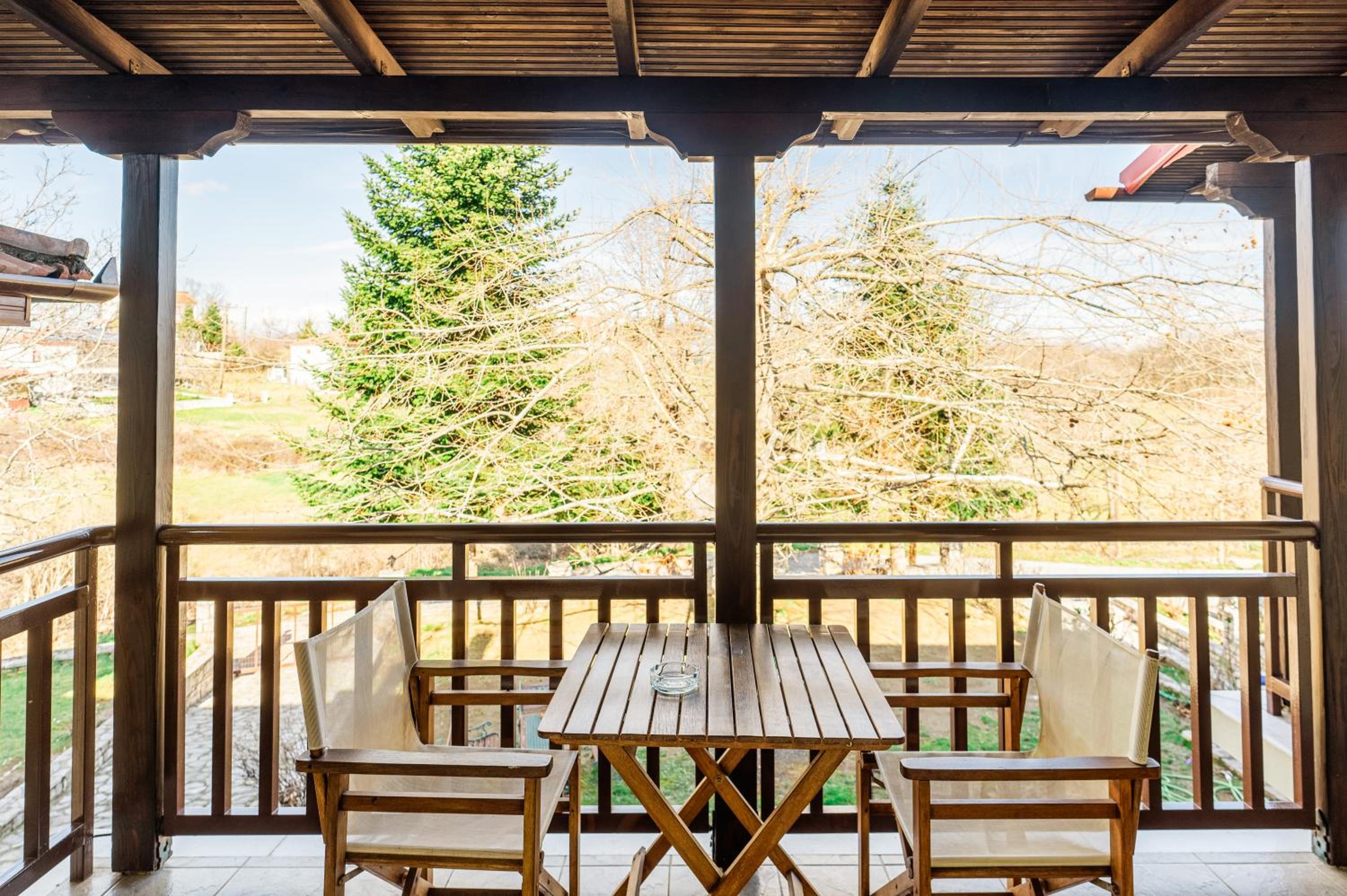 hostel lake plastira