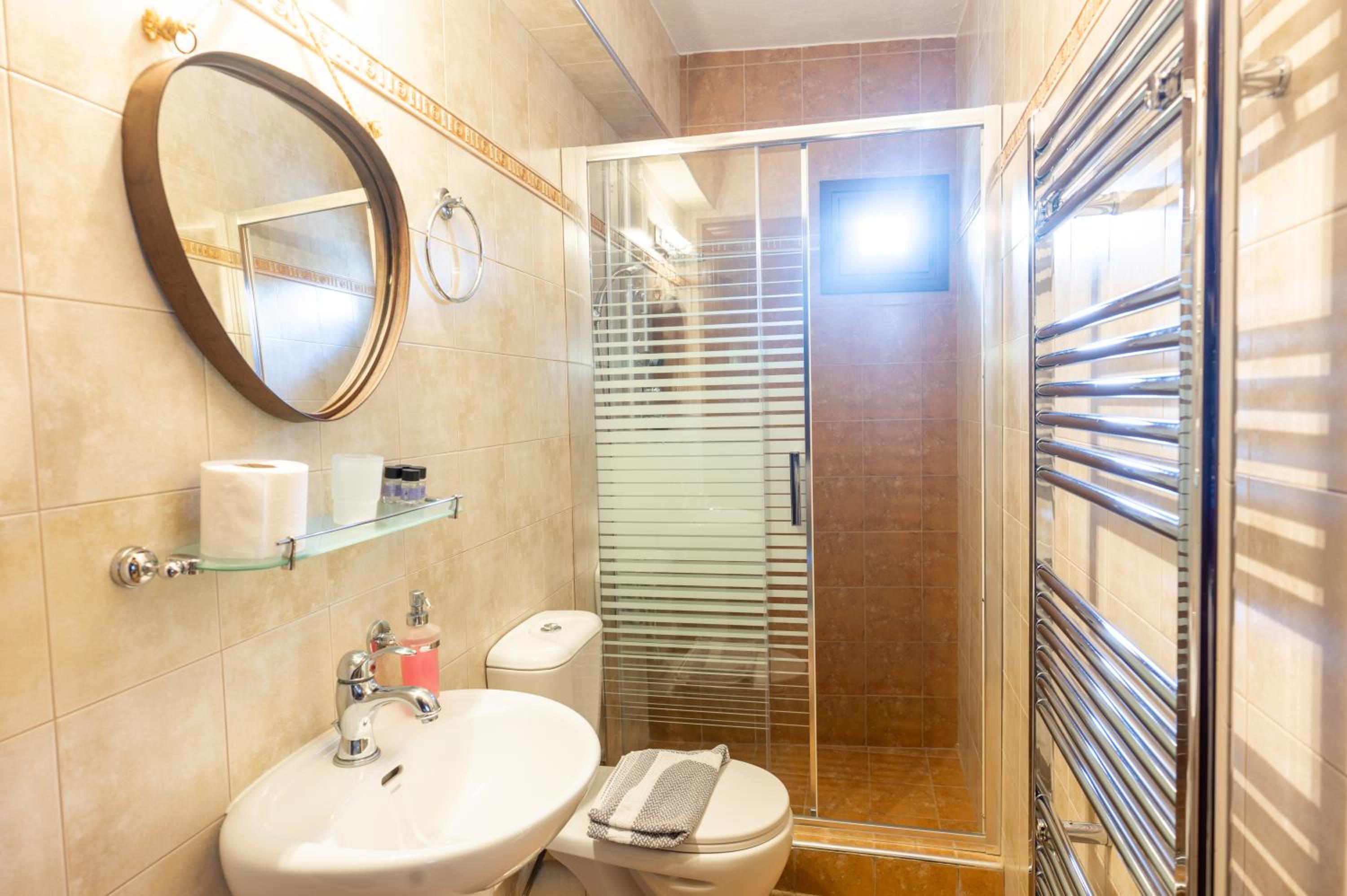 hostel lake plastira